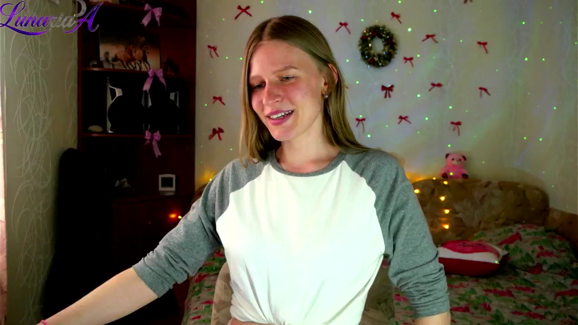 Gallery image thumbnail from Lunaria_a's myfreecams stream on, 04/22/2026, 11:58 image 2 of 20