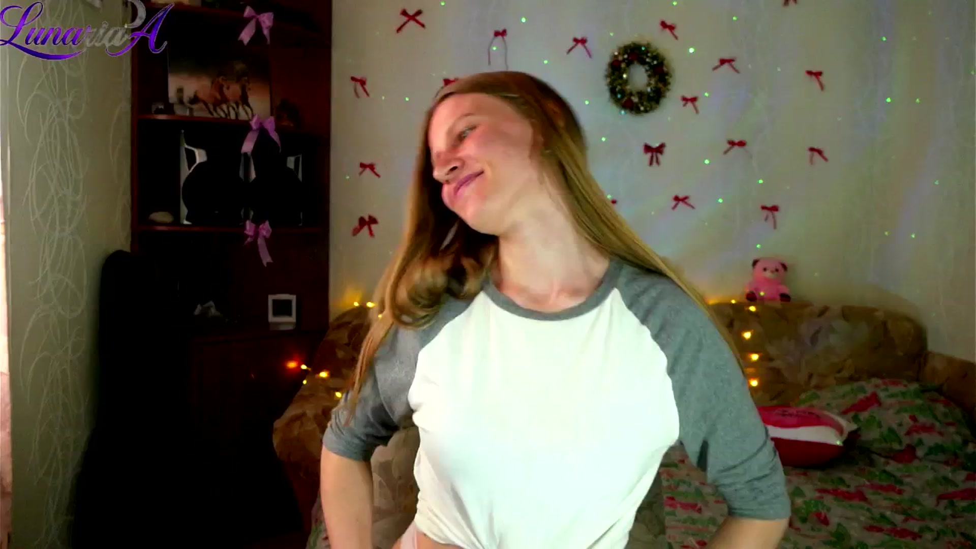 Gallery image thumbnail from Lunaria_a's myfreecams stream on, 04/22/2026, 11:58 image 3 of 20