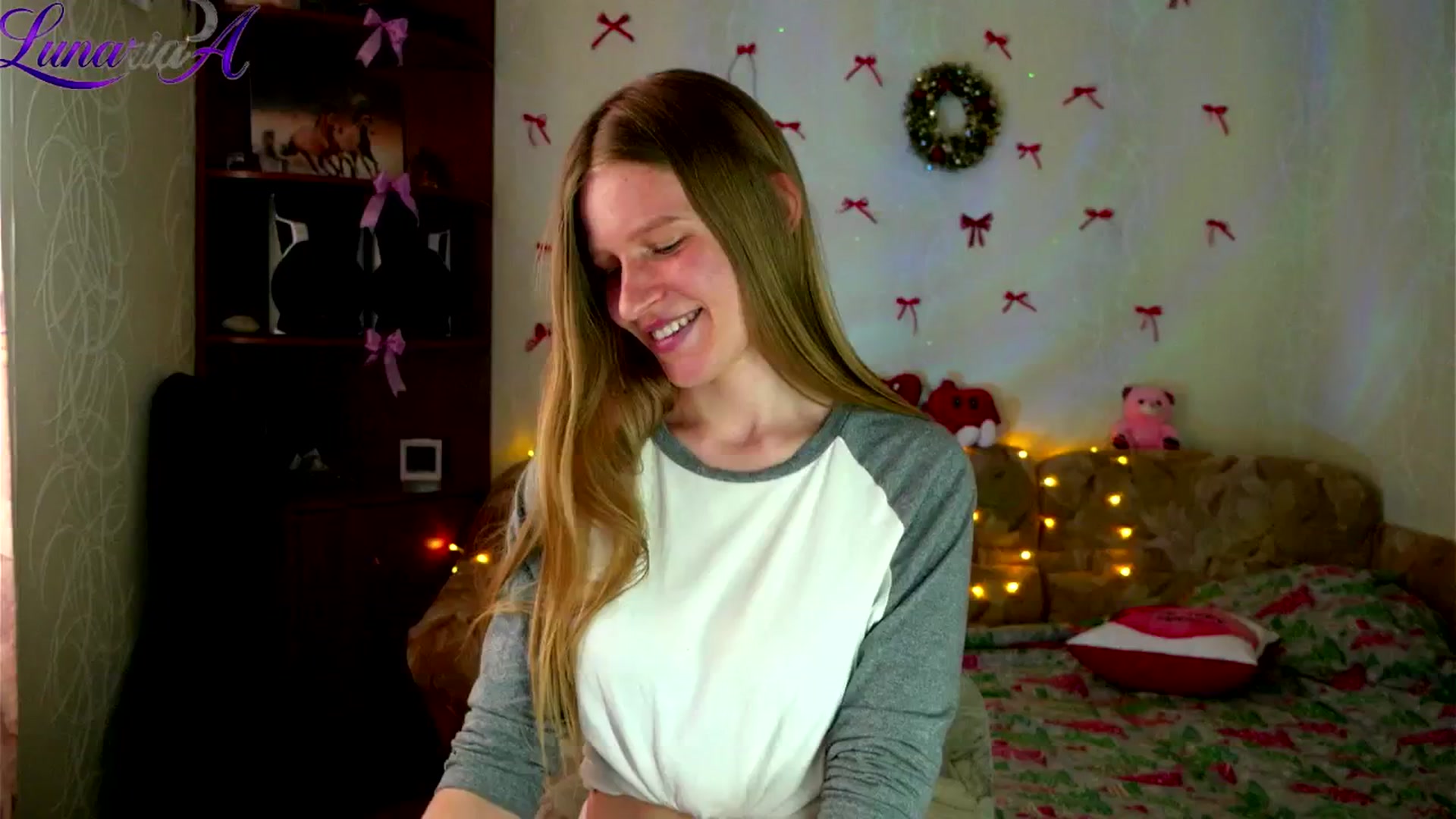 Gallery image thumbnail from Lunaria_a's myfreecams stream on, 04/22/2026, 11:58 image 4 of 20