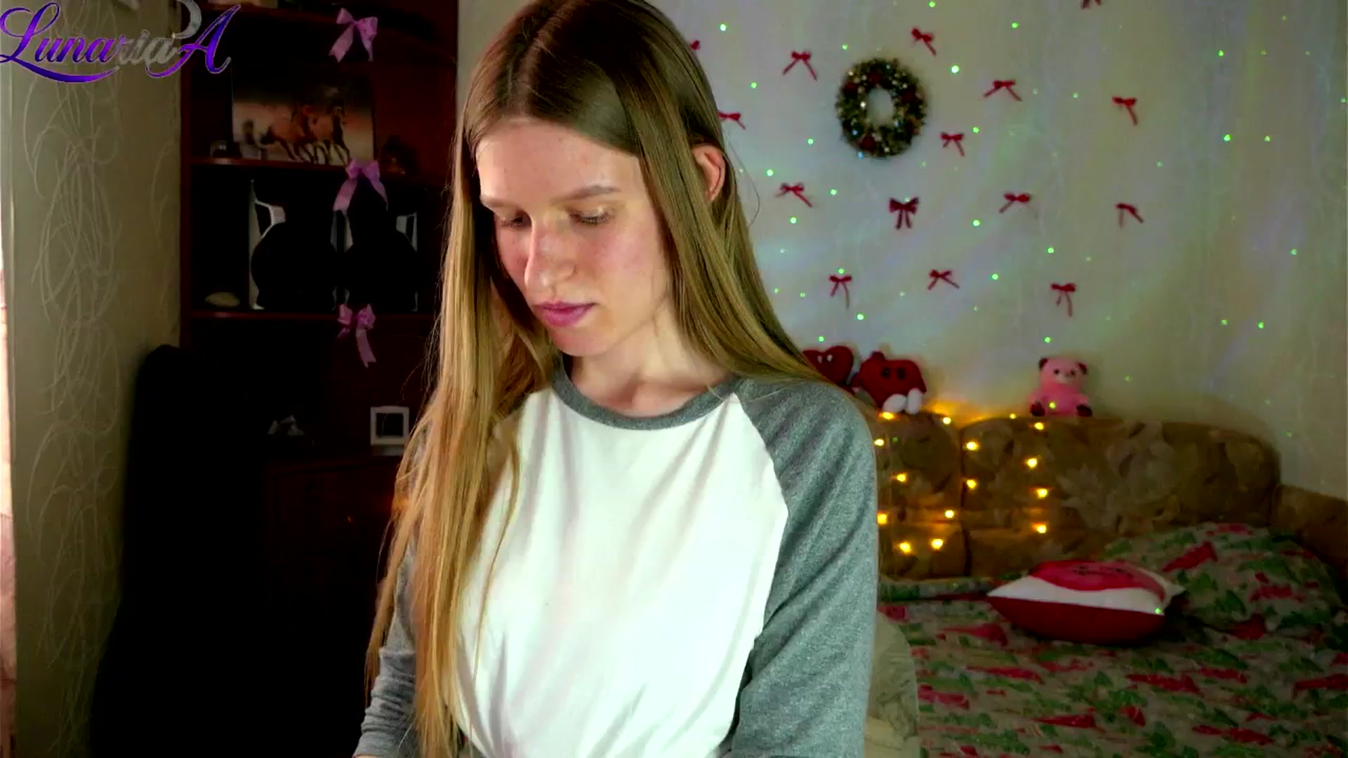 Gallery image thumbnail from Lunaria_a's myfreecams stream on, 04/22/2026, 11:58 image 16 of 20