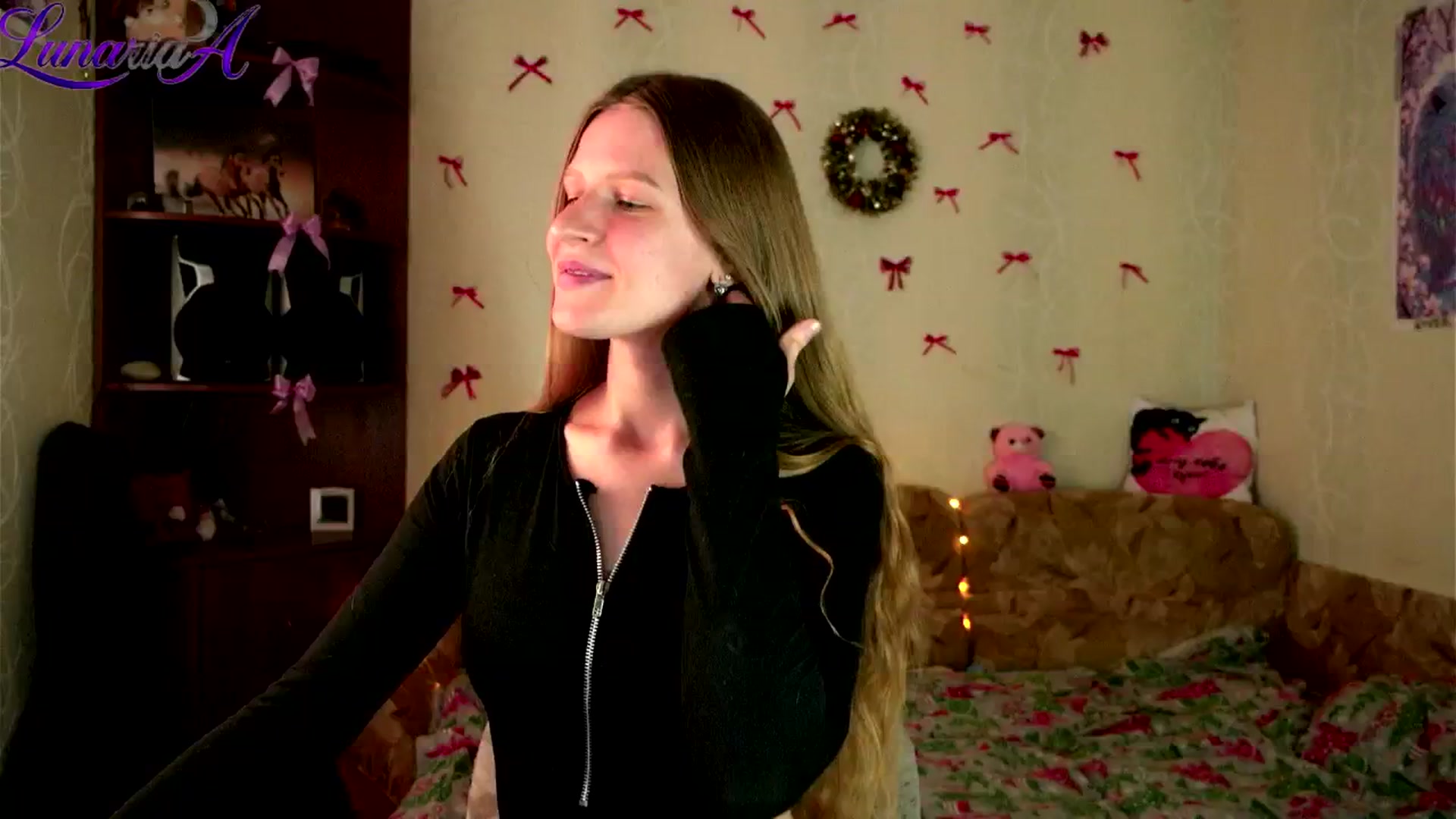 Gallery image thumbnail from Lunaria_a's myfreecams stream on, 04/23/2026, 08:39 image 16 of 20