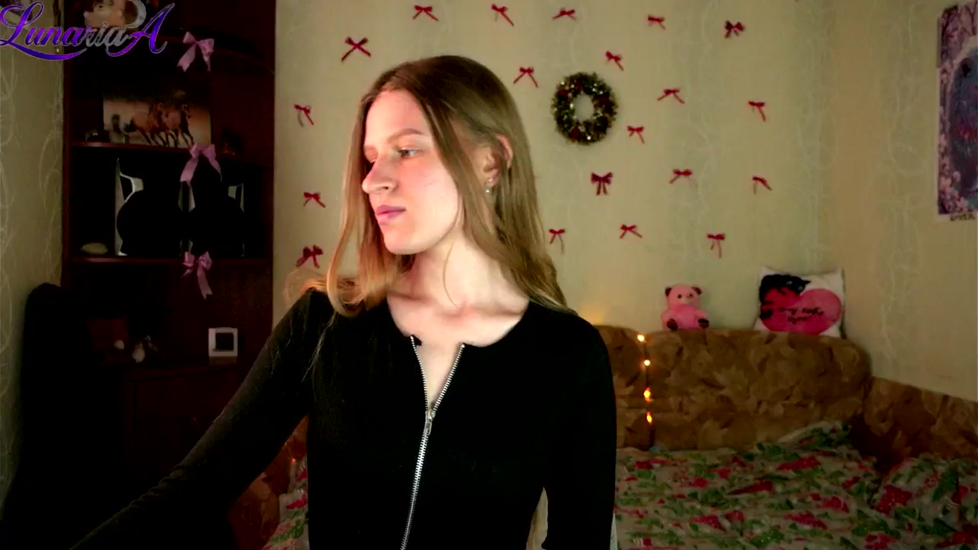 Gallery image thumbnail from Lunaria_a's myfreecams stream on, 04/23/2026, 08:39 image 4 of 20