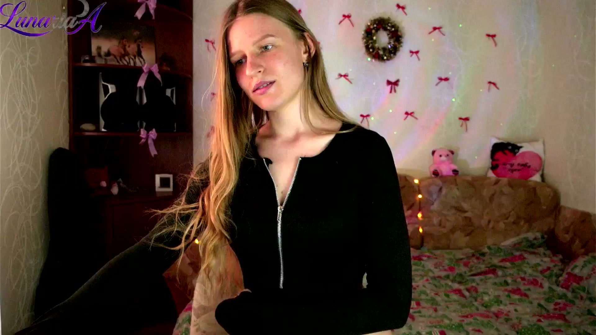 Gallery image thumbnail from Lunaria_a's myfreecams stream on, 04/23/2026, 11:29 image 3 of 20
