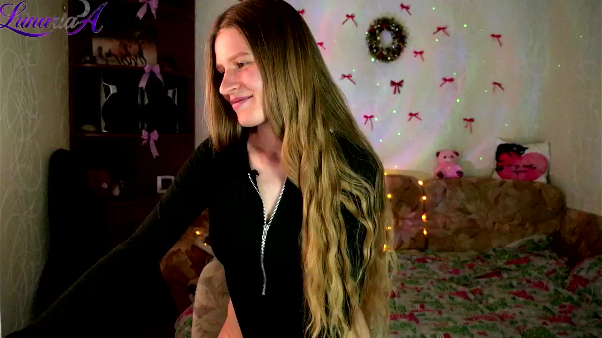Gallery image thumbnail from Lunaria_a's myfreecams stream on, 04/23/2026, 11:29 image 10 of 20