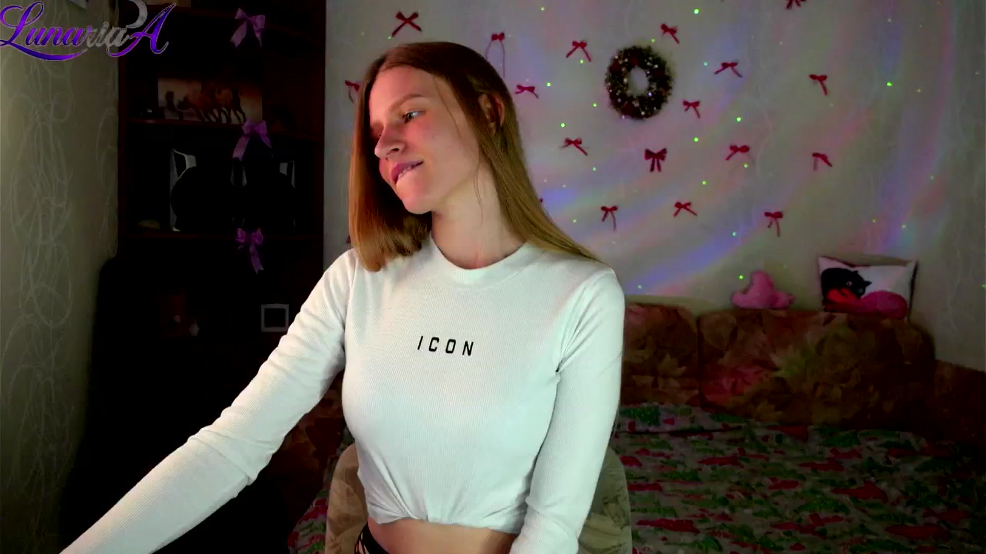 Gallery image thumbnail from Lunaria_a's myfreecams stream on, 04/27/2026, 09:27 image 17 of 20
