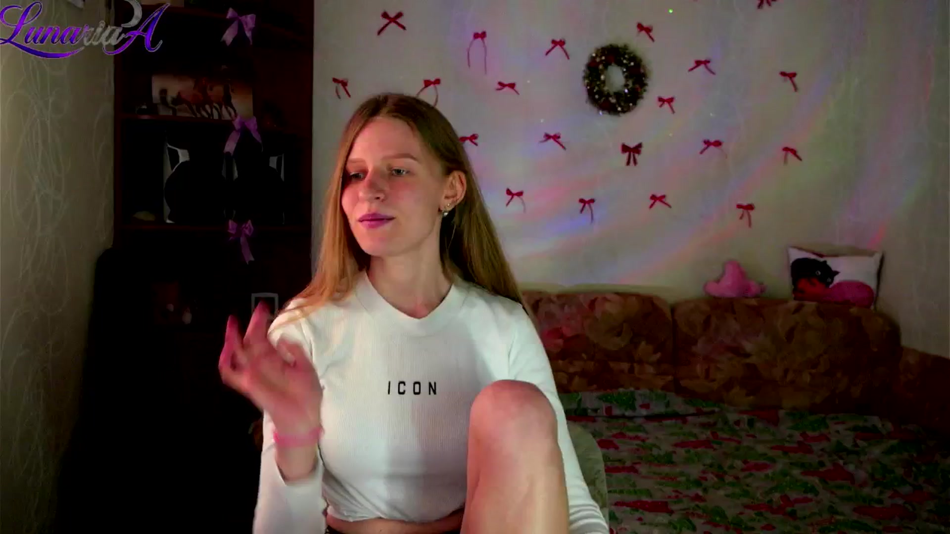 Gallery image thumbnail from Lunaria_a's myfreecams stream on, 04/27/2026, 09:27 image 11 of 20