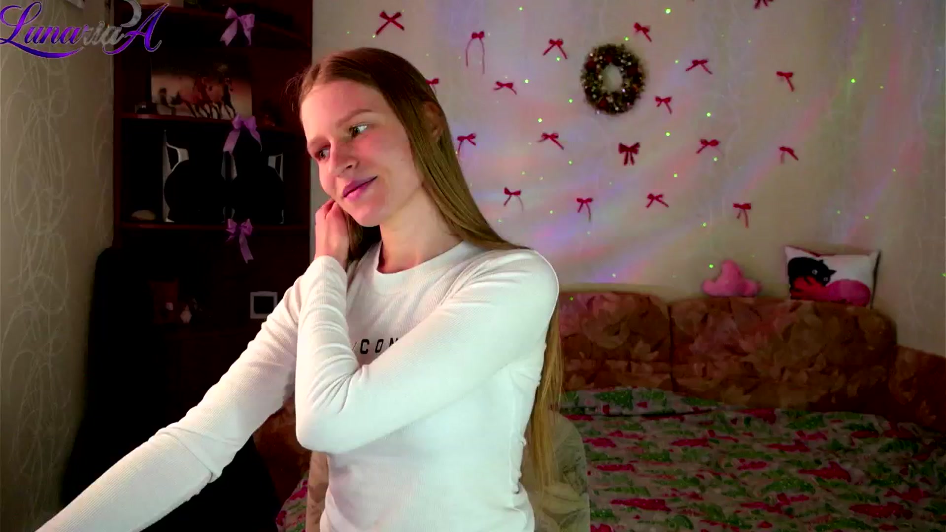 Gallery image thumbnail from Lunaria_a's myfreecams stream on, 04/27/2026, 09:27 image 5 of 20