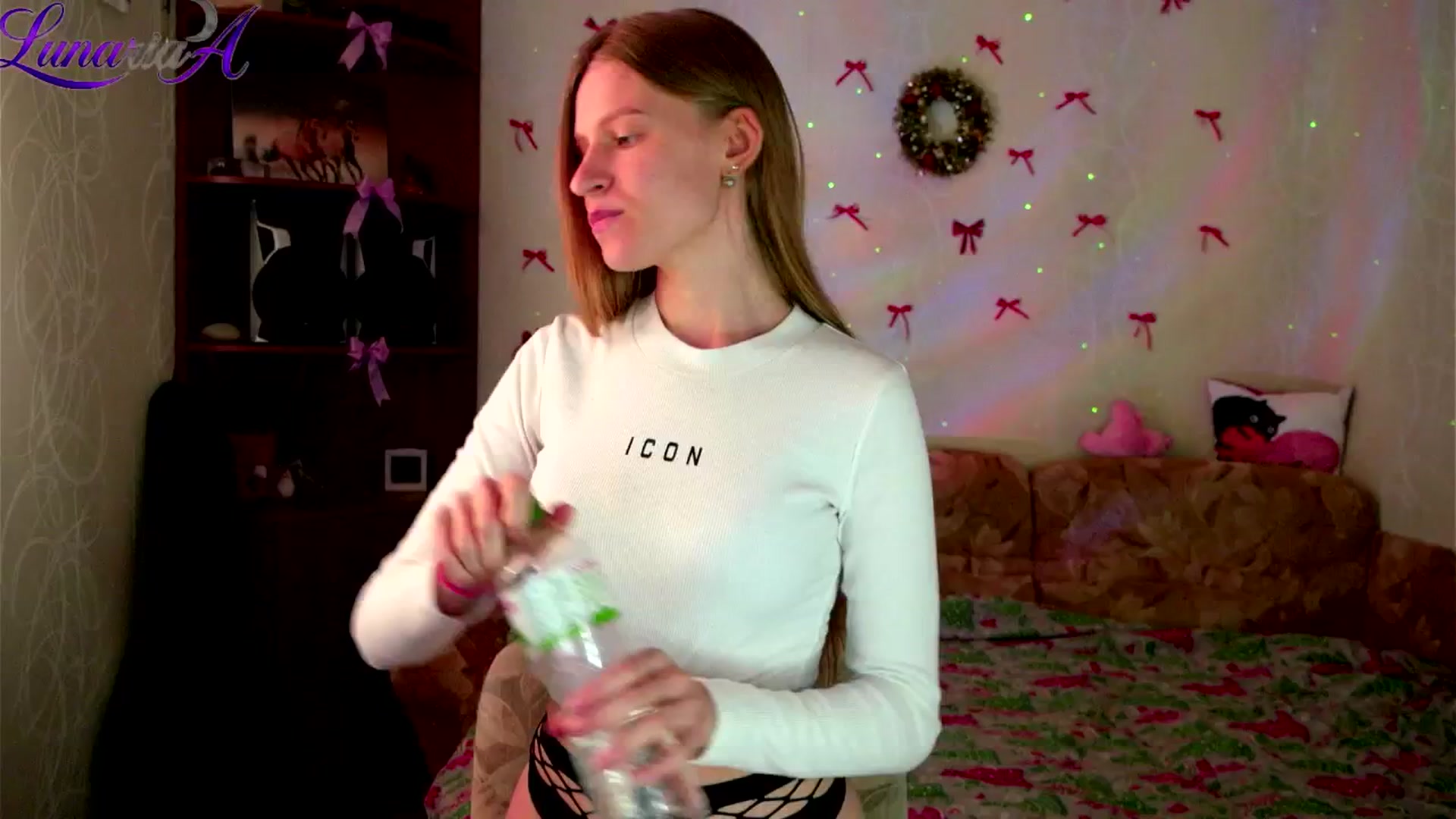 Gallery image thumbnail from Lunaria_a's myfreecams stream on, 04/27/2026, 09:27 image 7 of 20