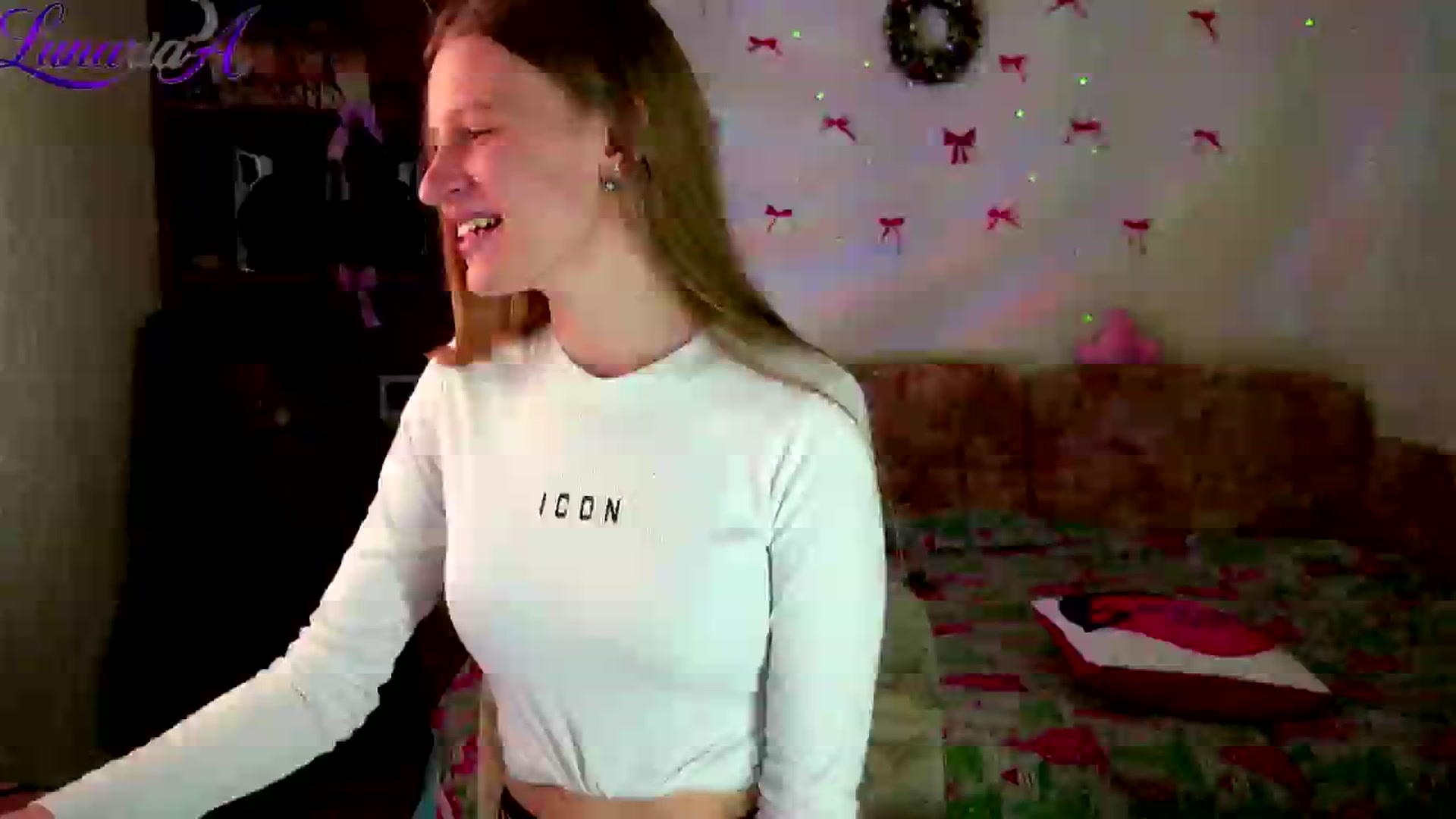Gallery image thumbnail from Lunaria_a's myfreecams stream on, 04/27/2026, 10:23 image 13 of 20