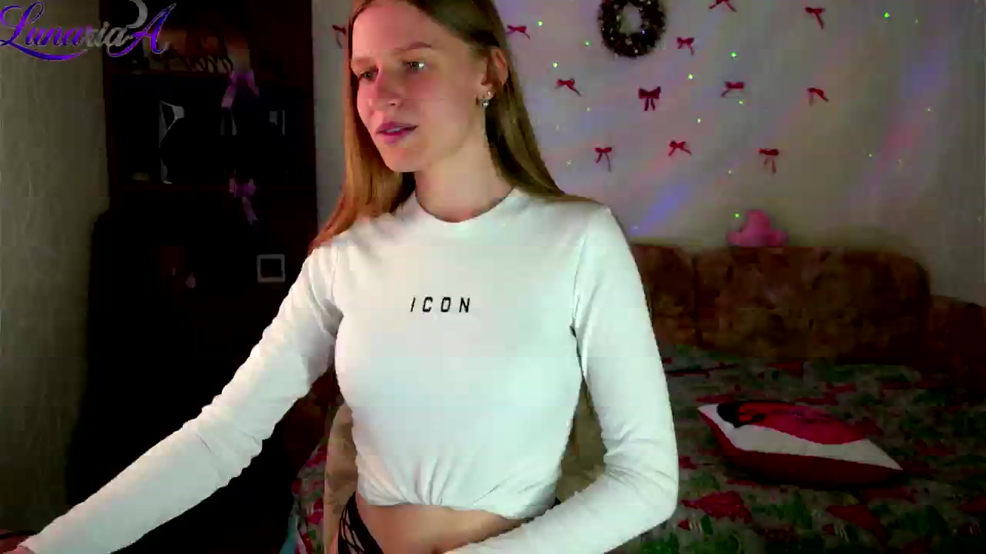 Gallery image thumbnail from Lunaria_a's myfreecams stream on, 04/27/2026, 10:23 image 11 of 20