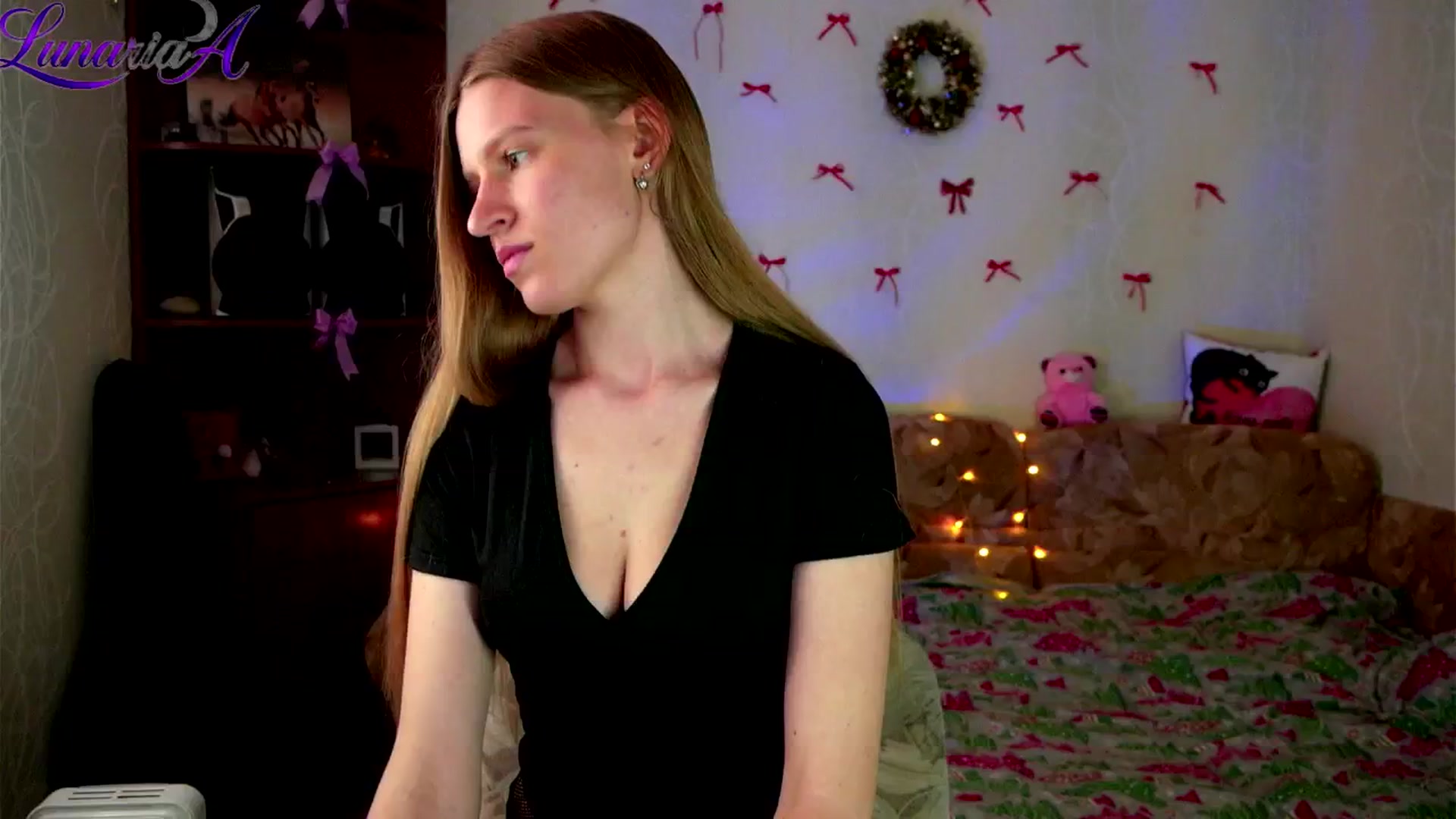 Gallery image thumbnail from Lunaria_a's myfreecams stream on, 04/29/2026, 08:58 image 2 of 20