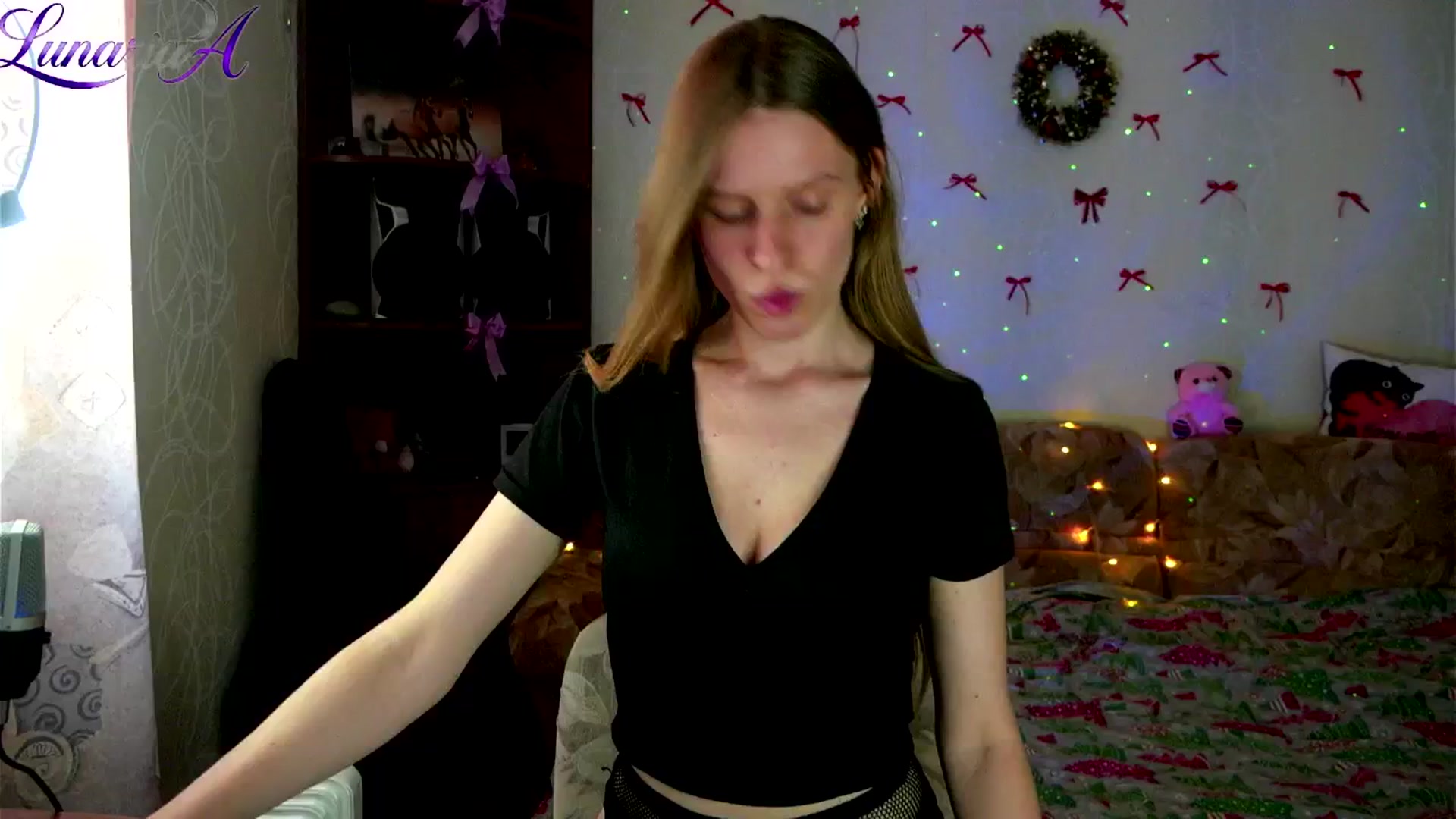 Gallery image thumbnail from Lunaria_a's myfreecams stream on, 04/29/2026, 11:06 image 10 of 20