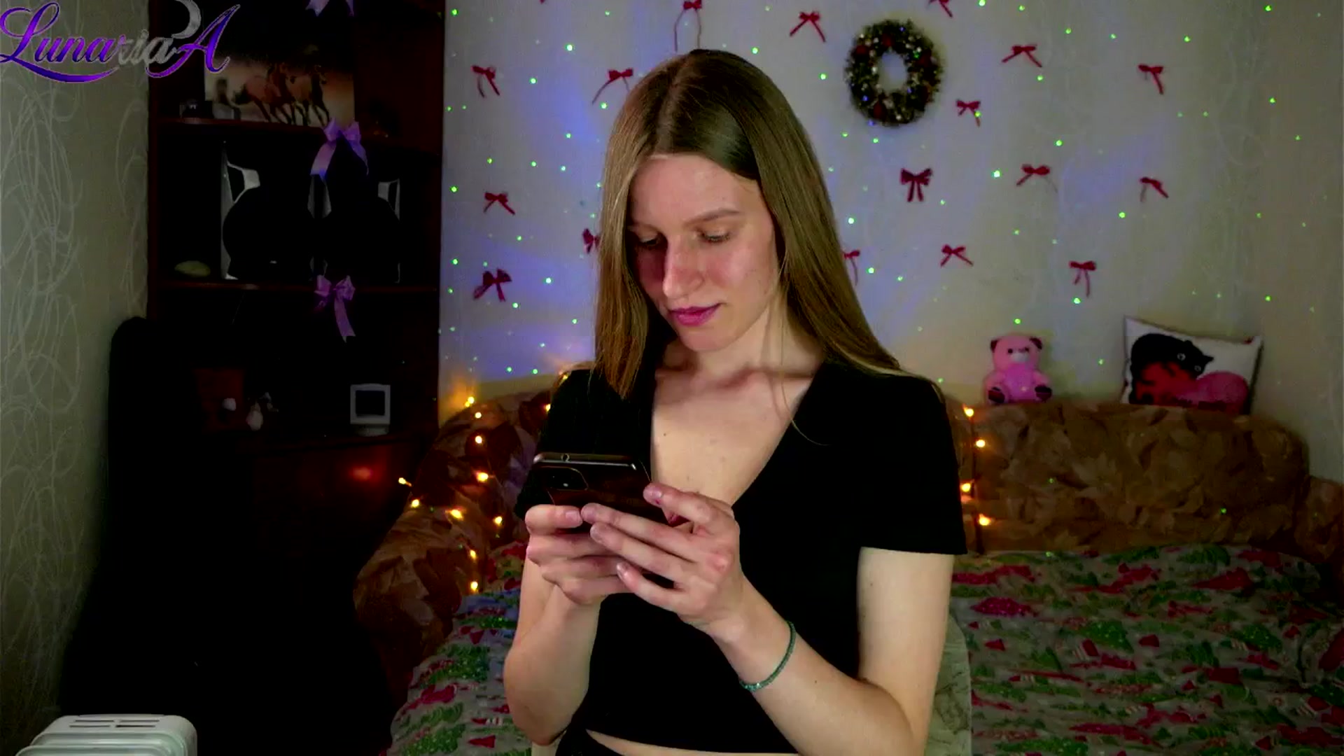 Gallery image thumbnail from Lunaria_a's myfreecams stream on, 04/29/2026, 11:06 image 2 of 20