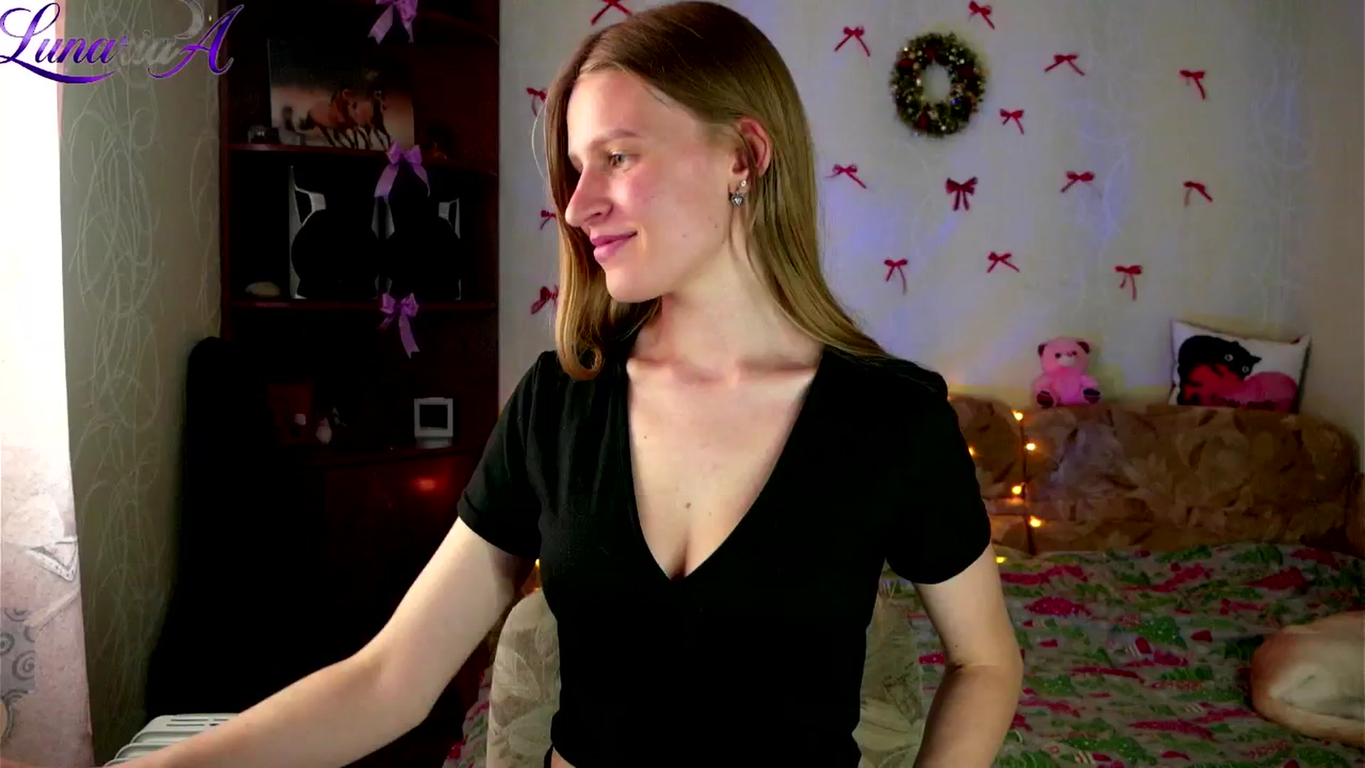 Gallery image thumbnail from Lunaria_a's myfreecams stream on, 04/29/2026, 12:07 image 5 of 20