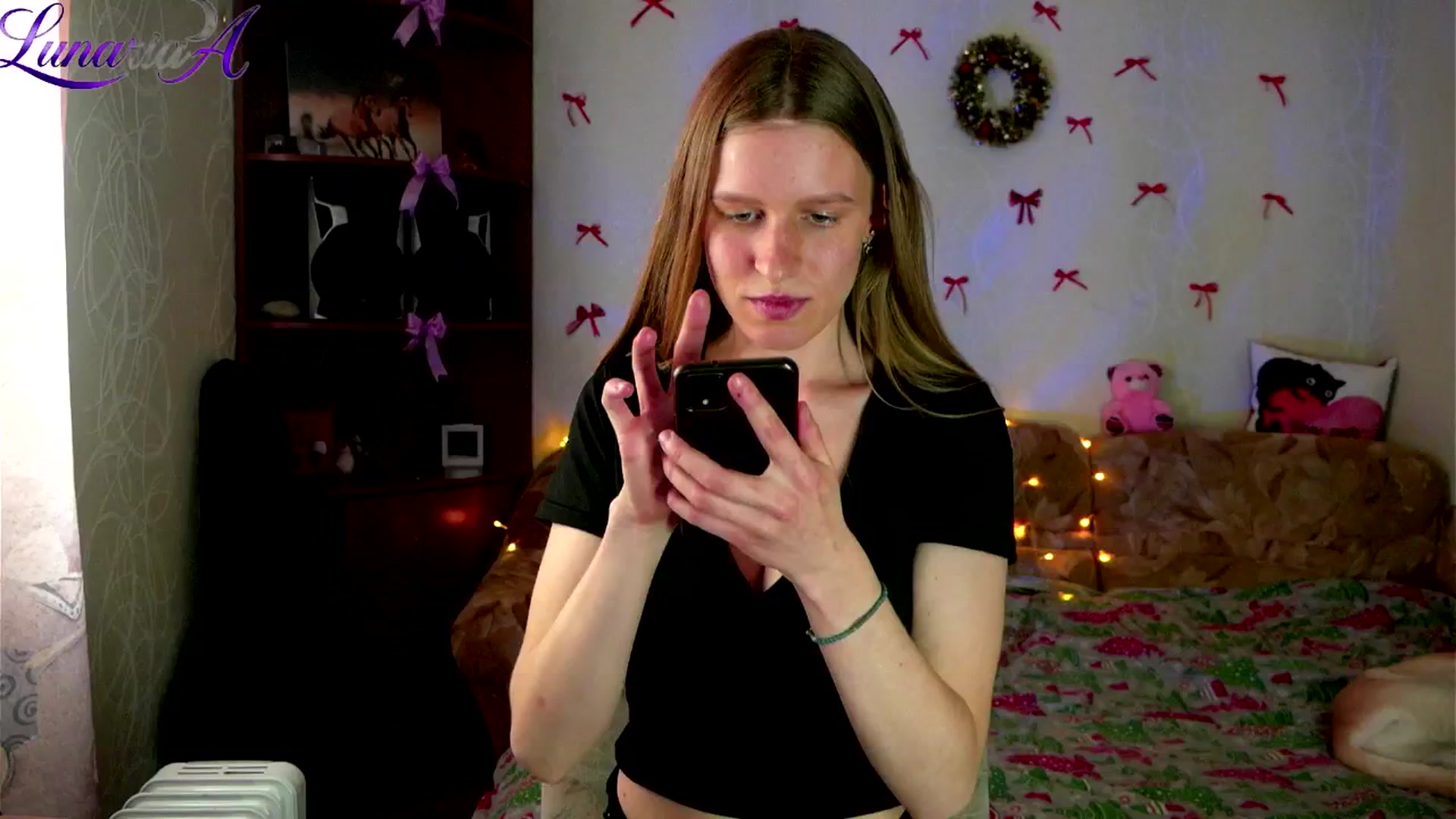 Gallery image thumbnail from Lunaria_a's myfreecams stream on, 04/29/2026, 12:07 image 7 of 20