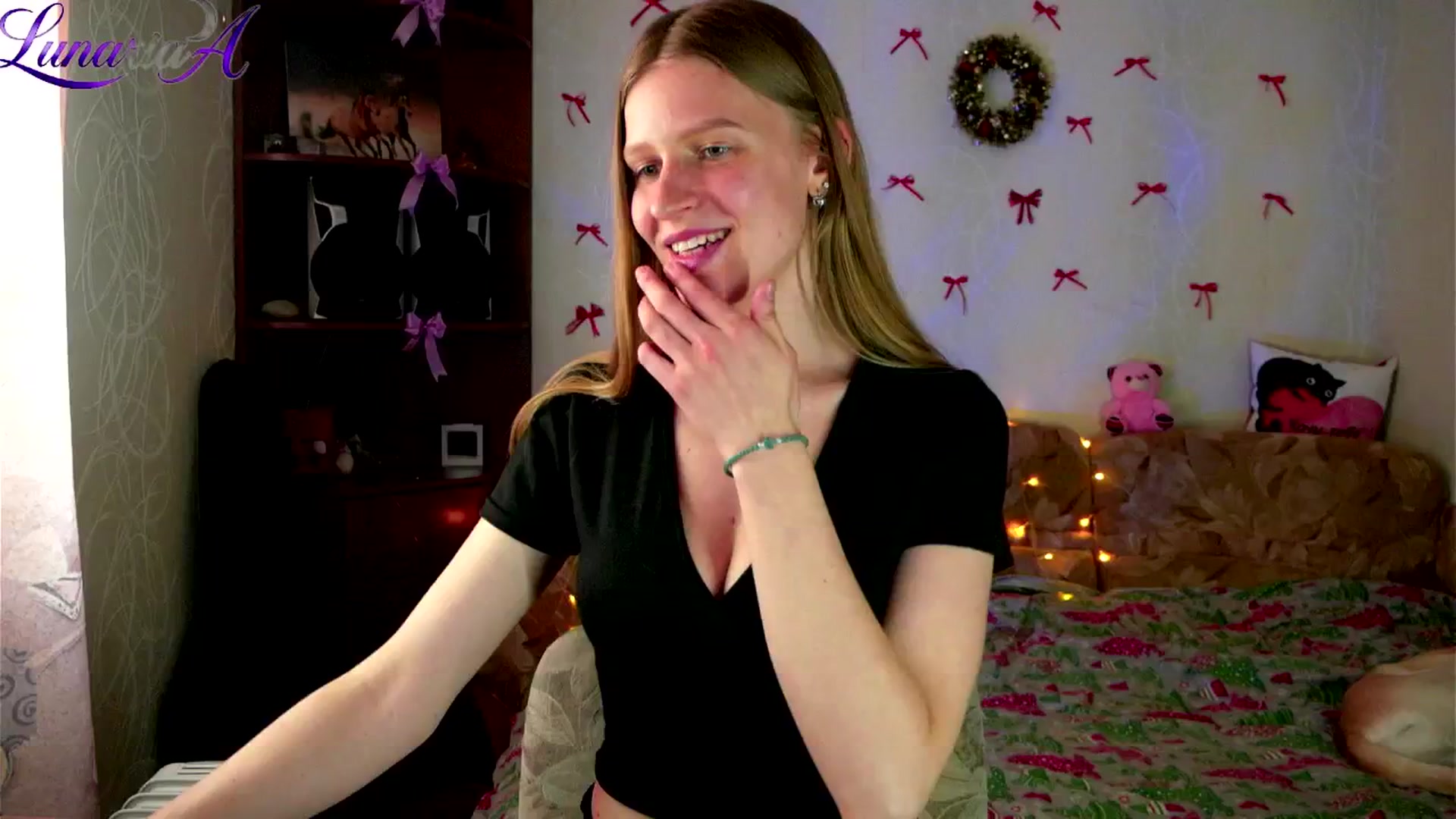 Gallery image thumbnail from Lunaria_a's myfreecams stream on, 04/29/2026, 12:07 image 4 of 20