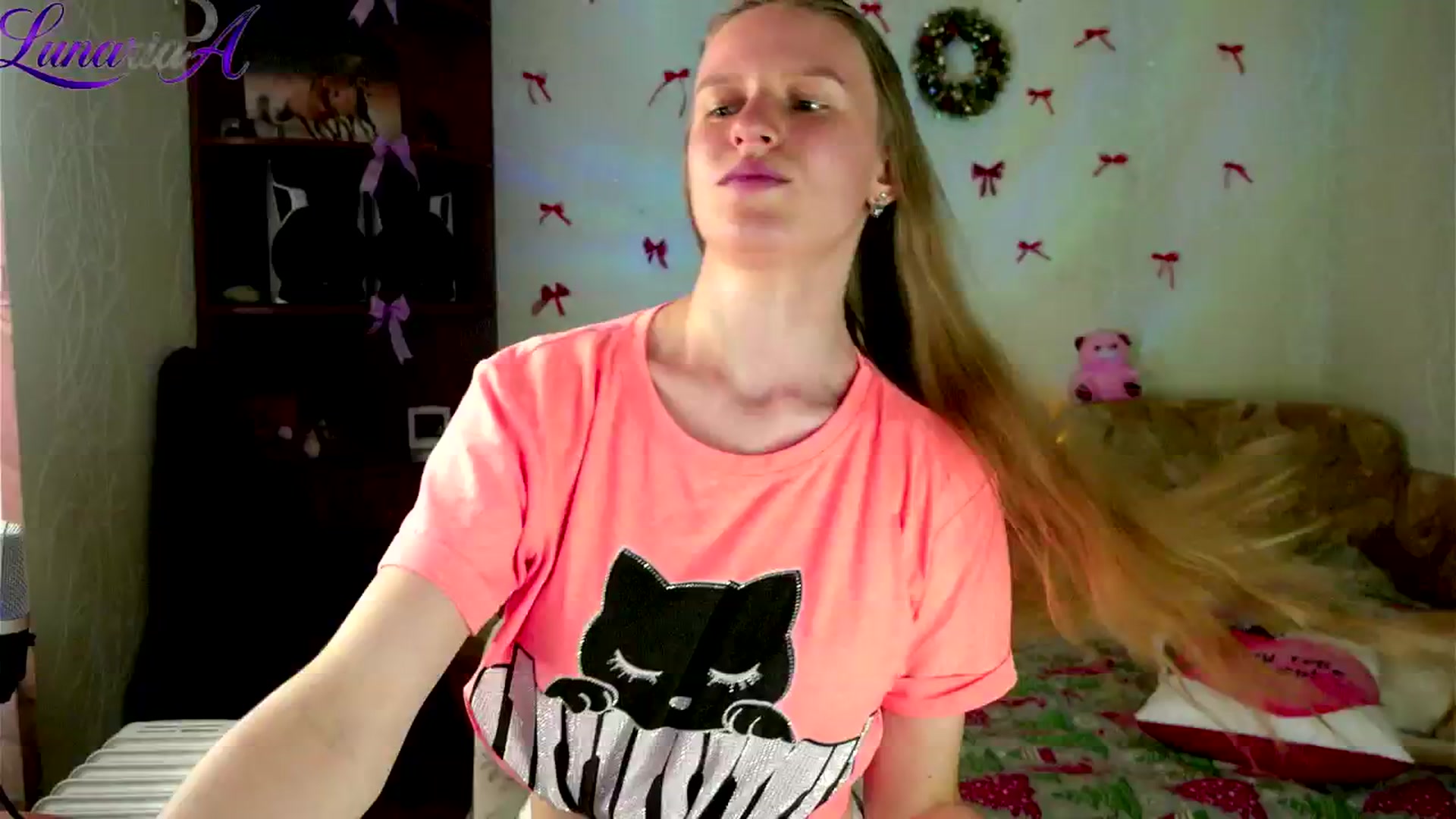 Gallery image thumbnail from Lunaria_a's myfreecams stream on, 04/30/2026, 12:28 image 9 of 20