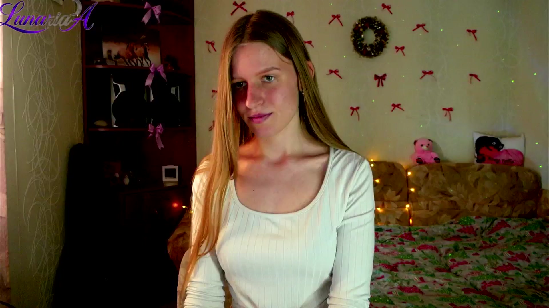 Gallery image thumbnail from Lunaria_a's myfreecams stream on, 05/01/2026, 11:23 image 12 of 20