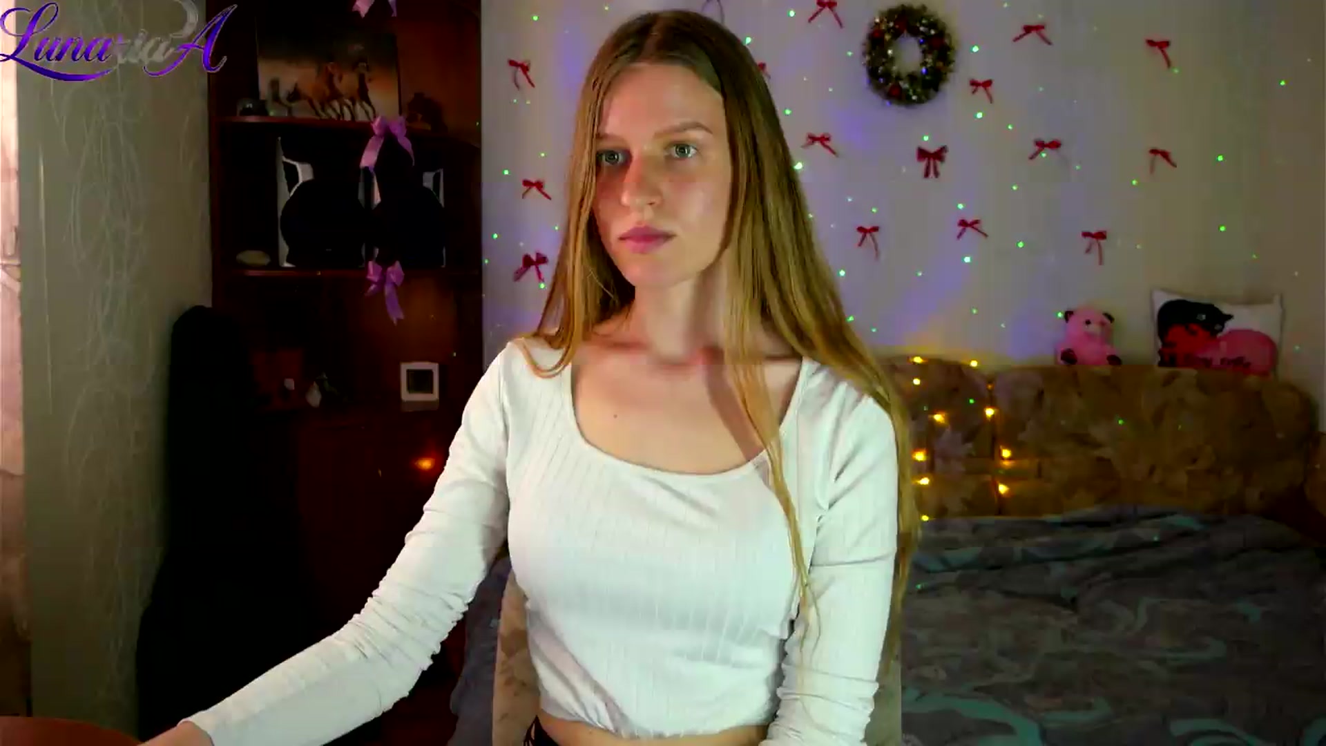 Gallery image thumbnail from Lunaria_a's myfreecams stream on, 05/07/2026, 08:22 image 4 of 20