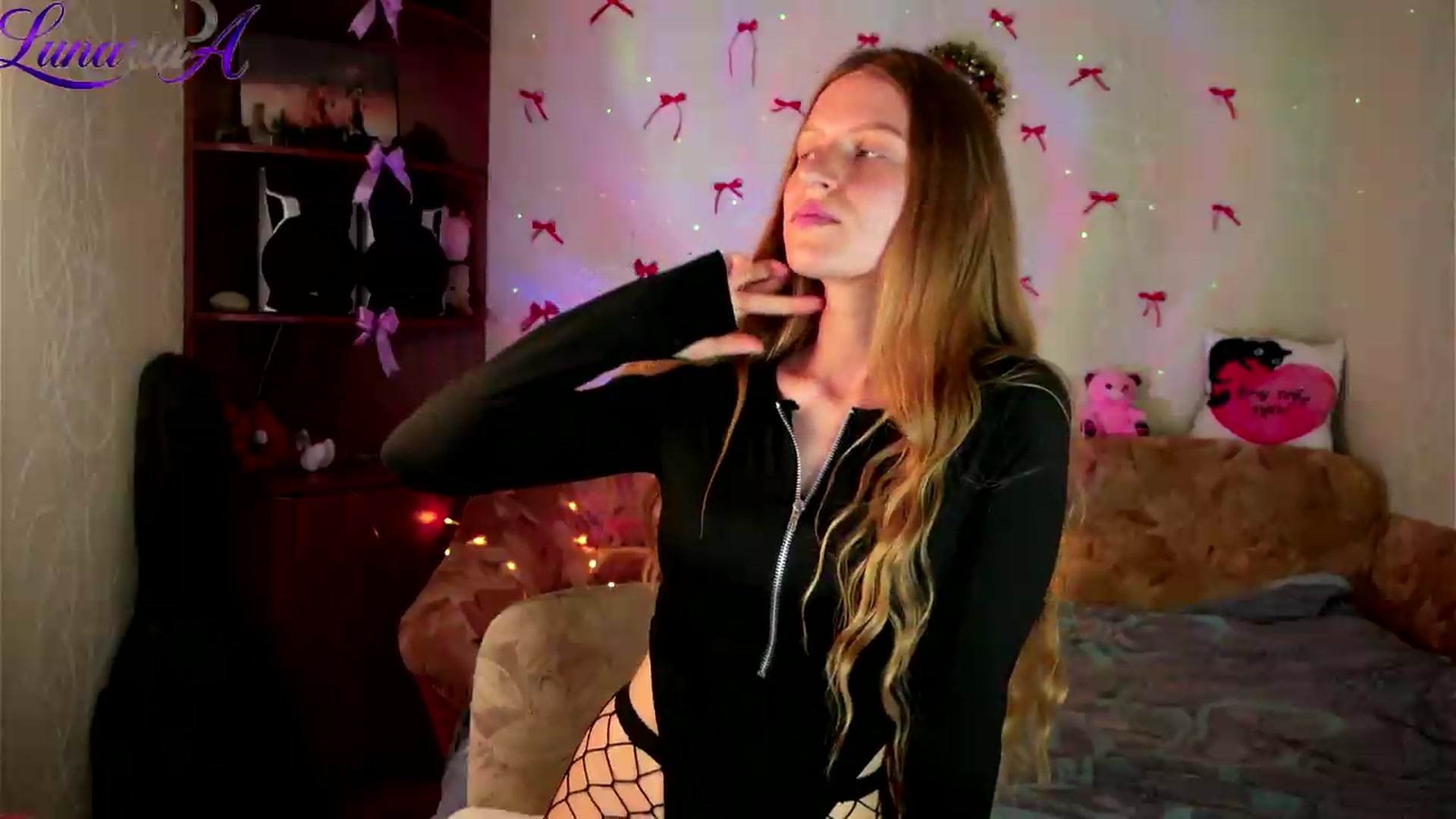 Gallery image thumbnail from Lunaria_a's myfreecams stream on, 05/11/2026, 09:03 image 17 of 20