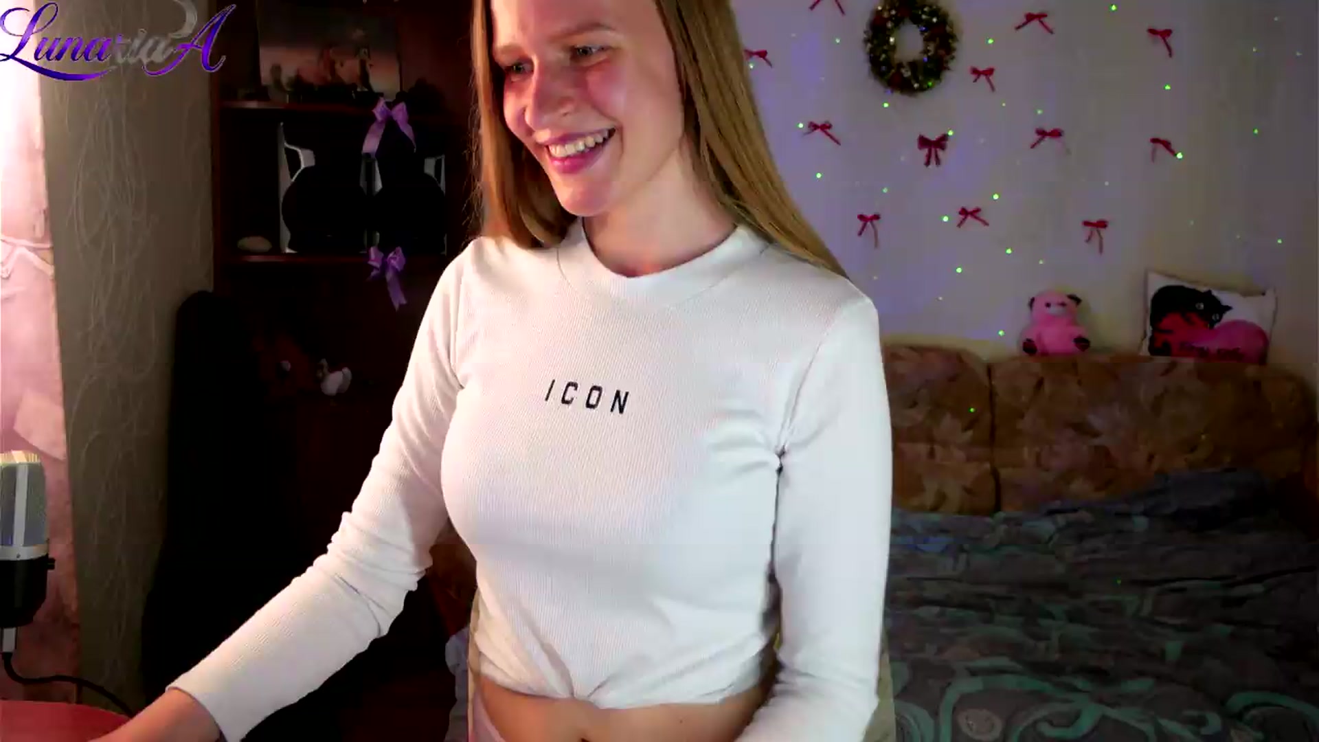 Gallery image thumbnail from Lunaria_a's myfreecams stream on, 05/12/2026, 10:52 image 9 of 20