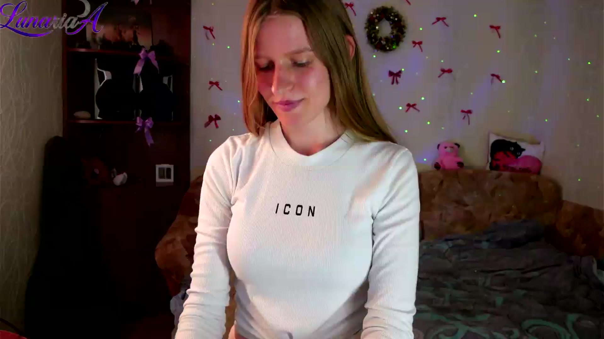 Gallery image thumbnail from Lunaria_a's myfreecams stream on, 05/12/2026, 10:52 image 15 of 20