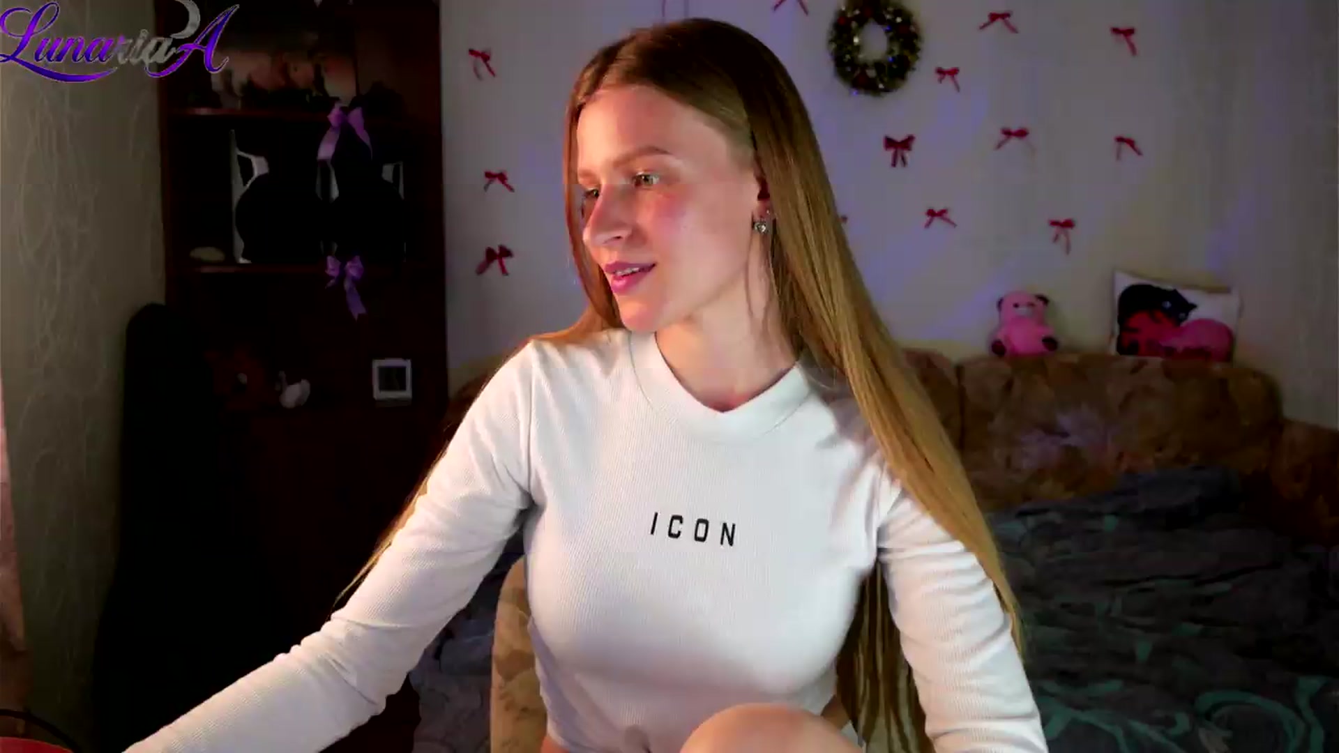 Gallery image thumbnail from Lunaria_a's myfreecams stream on, 05/12/2026, 11:59 image 14 of 20