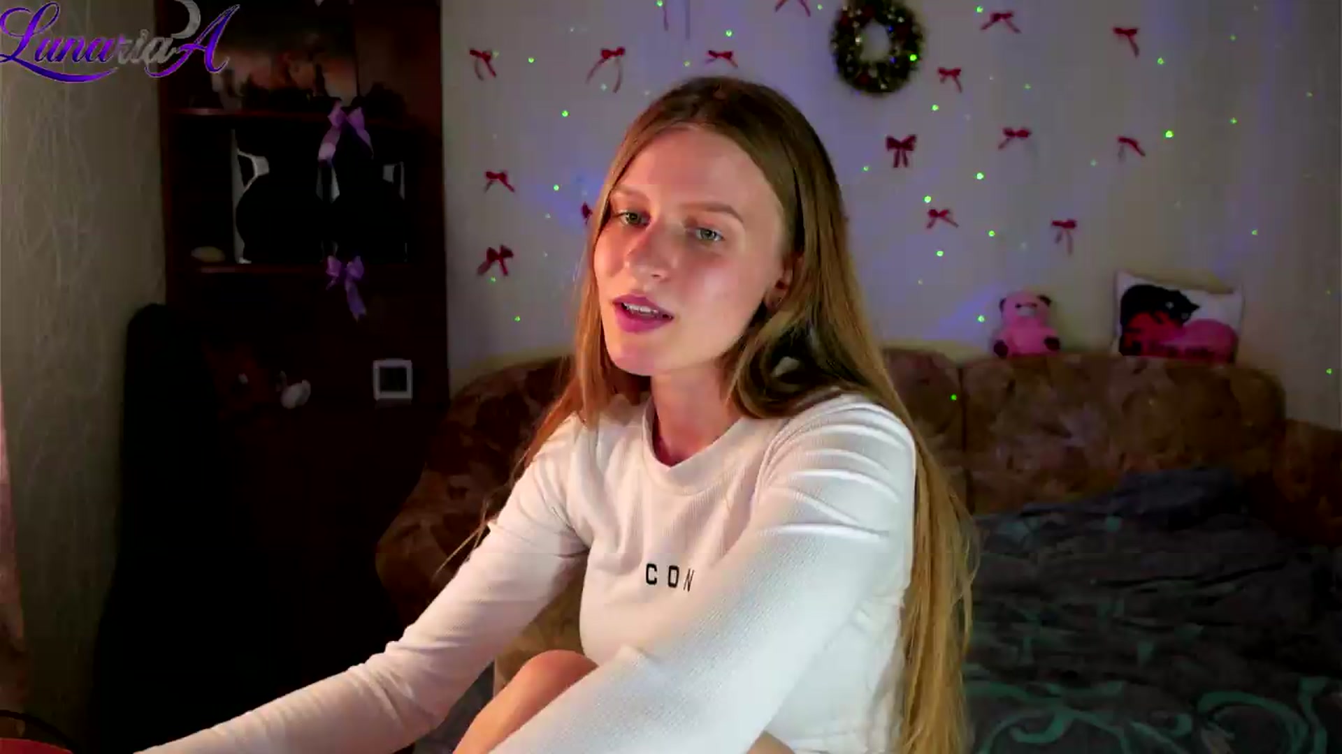 Gallery image thumbnail from Lunaria_a's myfreecams stream on, 05/12/2026, 11:59 image 18 of 20