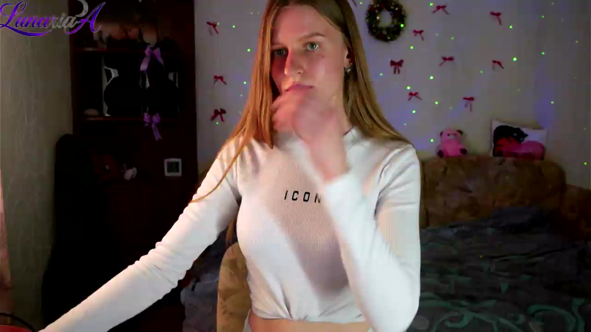 Gallery image thumbnail from Lunaria_a's myfreecams stream on, 05/12/2026, 11:59 image 6 of 20