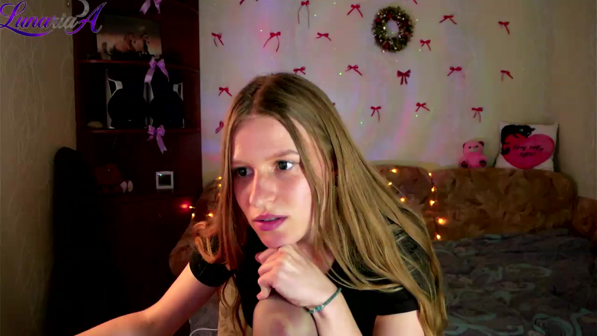 Gallery image thumbnail from Lunaria_a's myfreecams stream on, 05/13/2026, 12:14 image 17 of 20