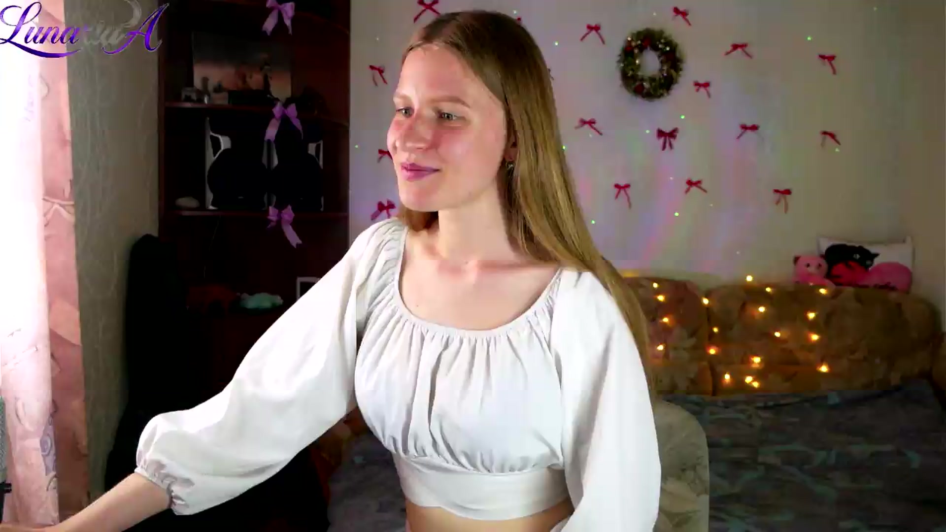Gallery image thumbnail from Lunaria_a's myfreecams stream on, 05/26/2026, 10:23 image 1 of 20
