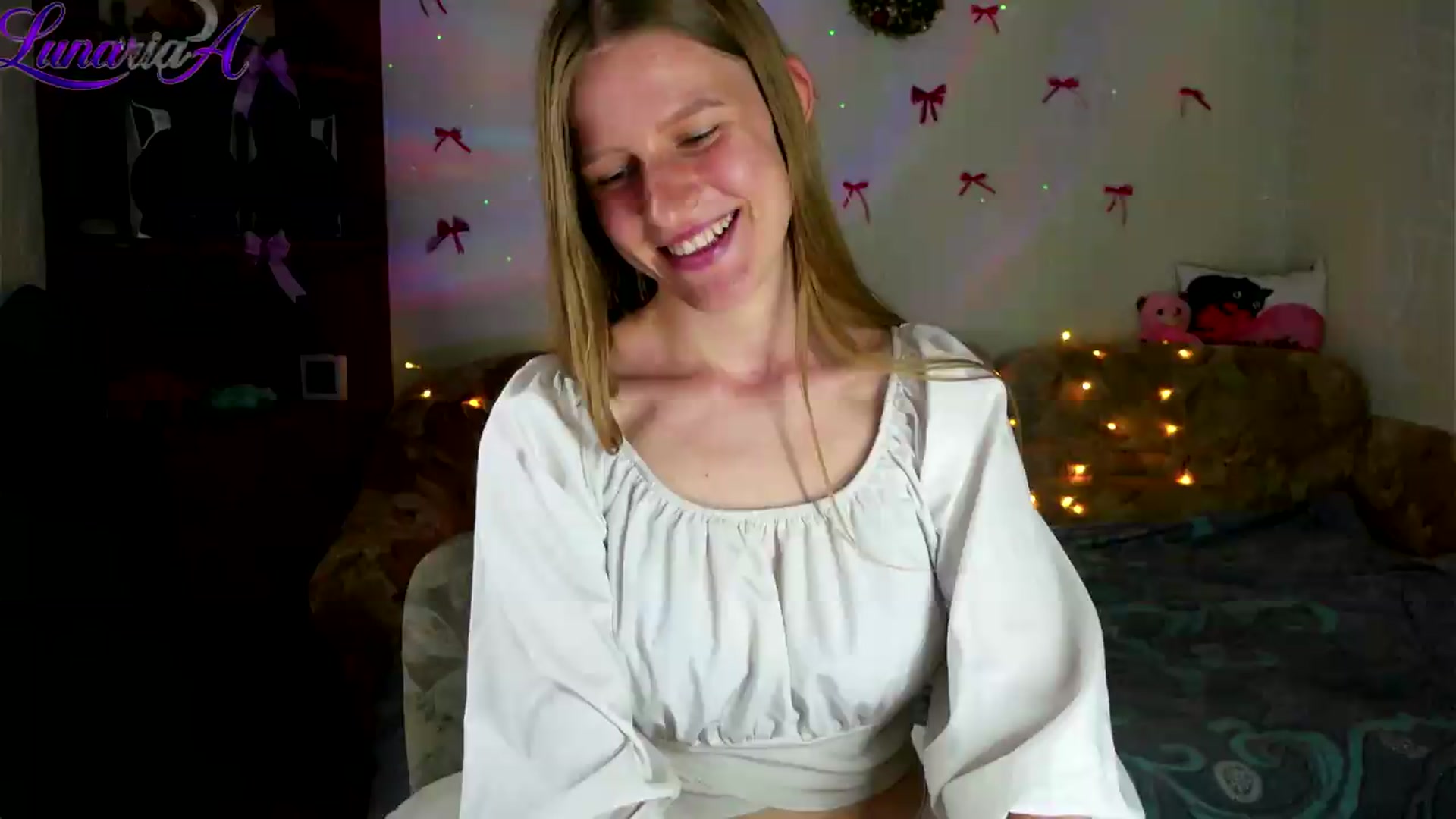Gallery image thumbnail from Lunaria_a's myfreecams stream on, 05/26/2026, 11:06 image 14 of 20