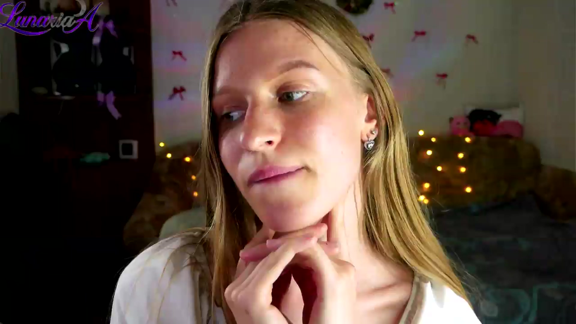 Gallery image thumbnail from Lunaria_a's myfreecams stream on, 05/26/2026, 11:06 image 1 of 20