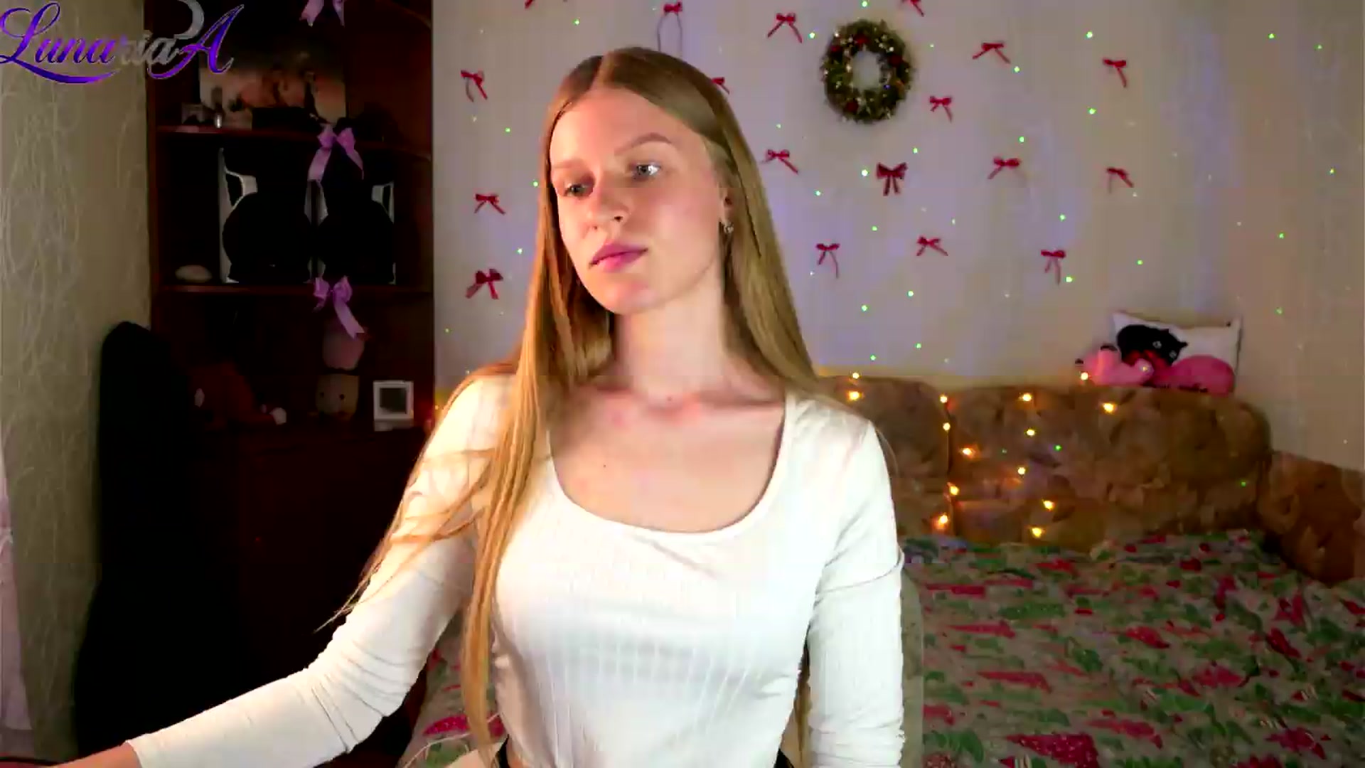 Gallery image thumbnail from Lunaria_a's myfreecams stream on, 05/28/2026, 10:20 image 1 of 20