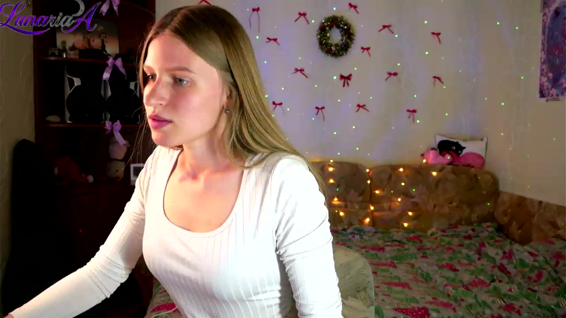 Gallery image thumbnail from Lunaria_a's myfreecams stream on, 05/28/2026, 10:20 image 3 of 20