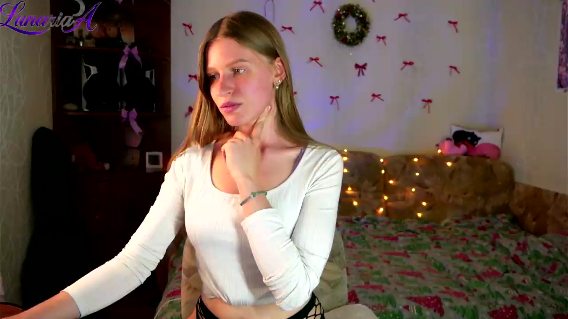 Gallery image thumbnail from Lunaria_a's myfreecams stream on, 05/28/2026, 10:20 image 19 of 20