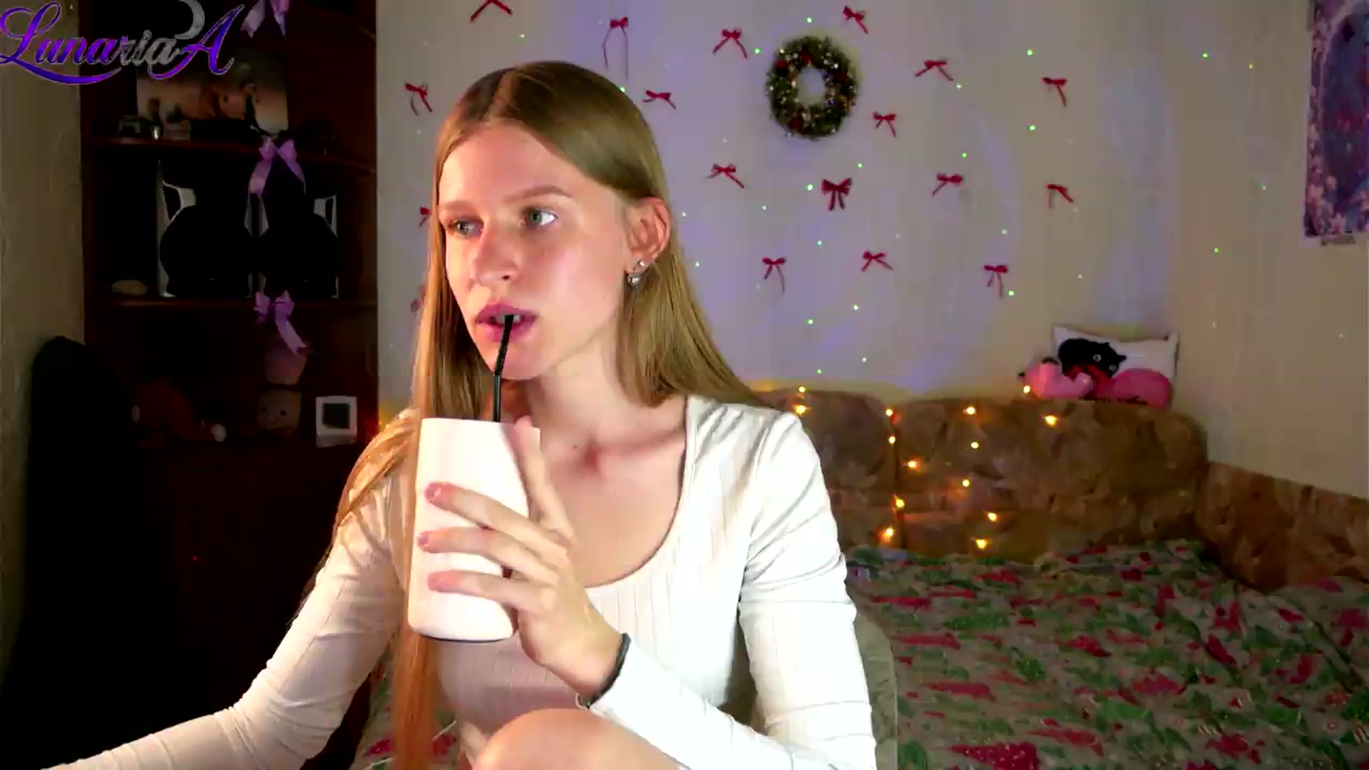 Gallery image thumbnail from Lunaria_a's myfreecams stream on, 05/28/2026, 10:20 image 8 of 20