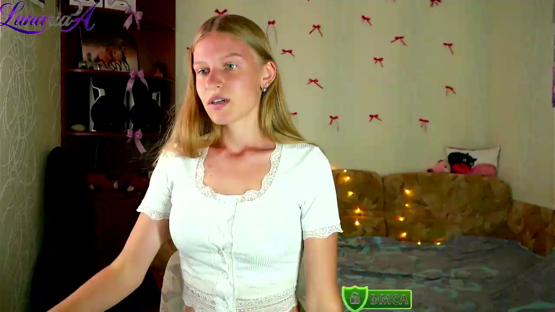Gallery image thumbnail from Lunaria_a's myfreecams stream on, 08/24/2026, 09:37 image 4 of 20