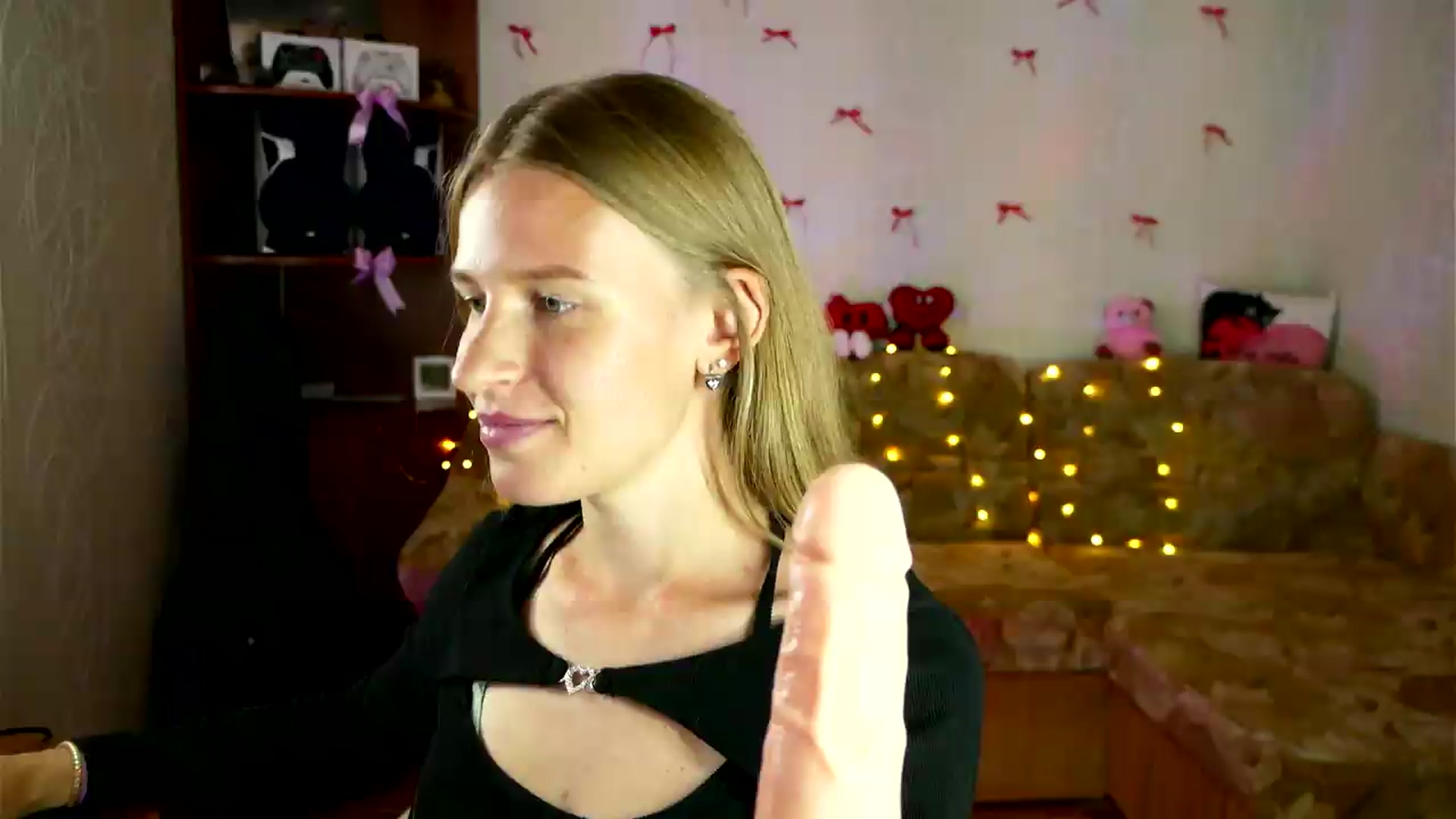 Gallery image thumbnail from Lunaria_a's myfreecams stream on, 09/07/2026, 10:26 image 2 of 20