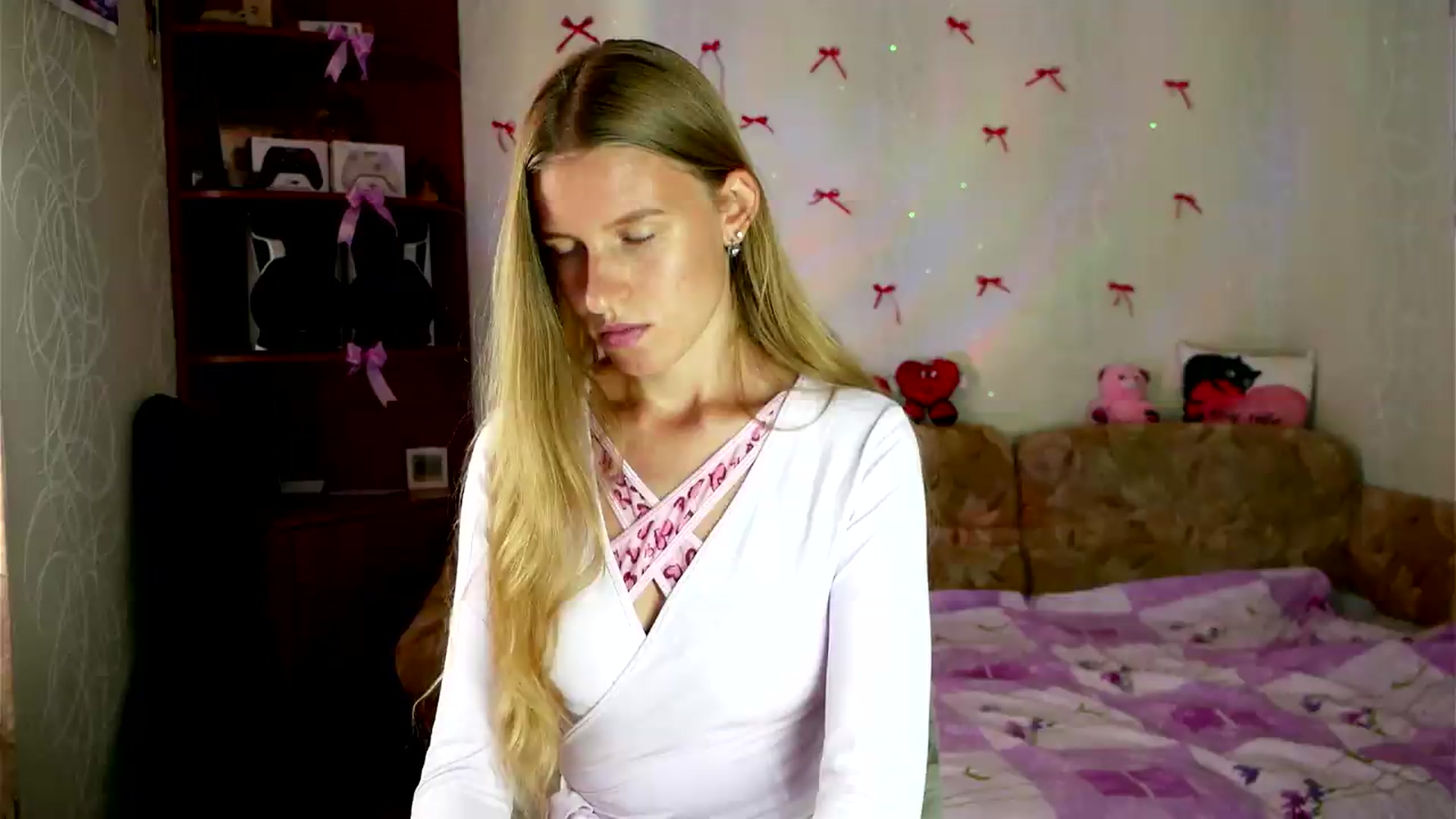 Gallery image thumbnail from Lunaria_a's myfreecams stream on, 09/08/2026, 08:57 image 9 of 20