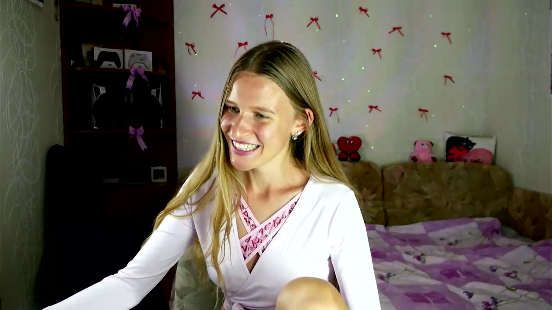 Gallery image thumbnail from Lunaria_a's myfreecams stream on, 09/08/2026, 11:48 image 13 of 20