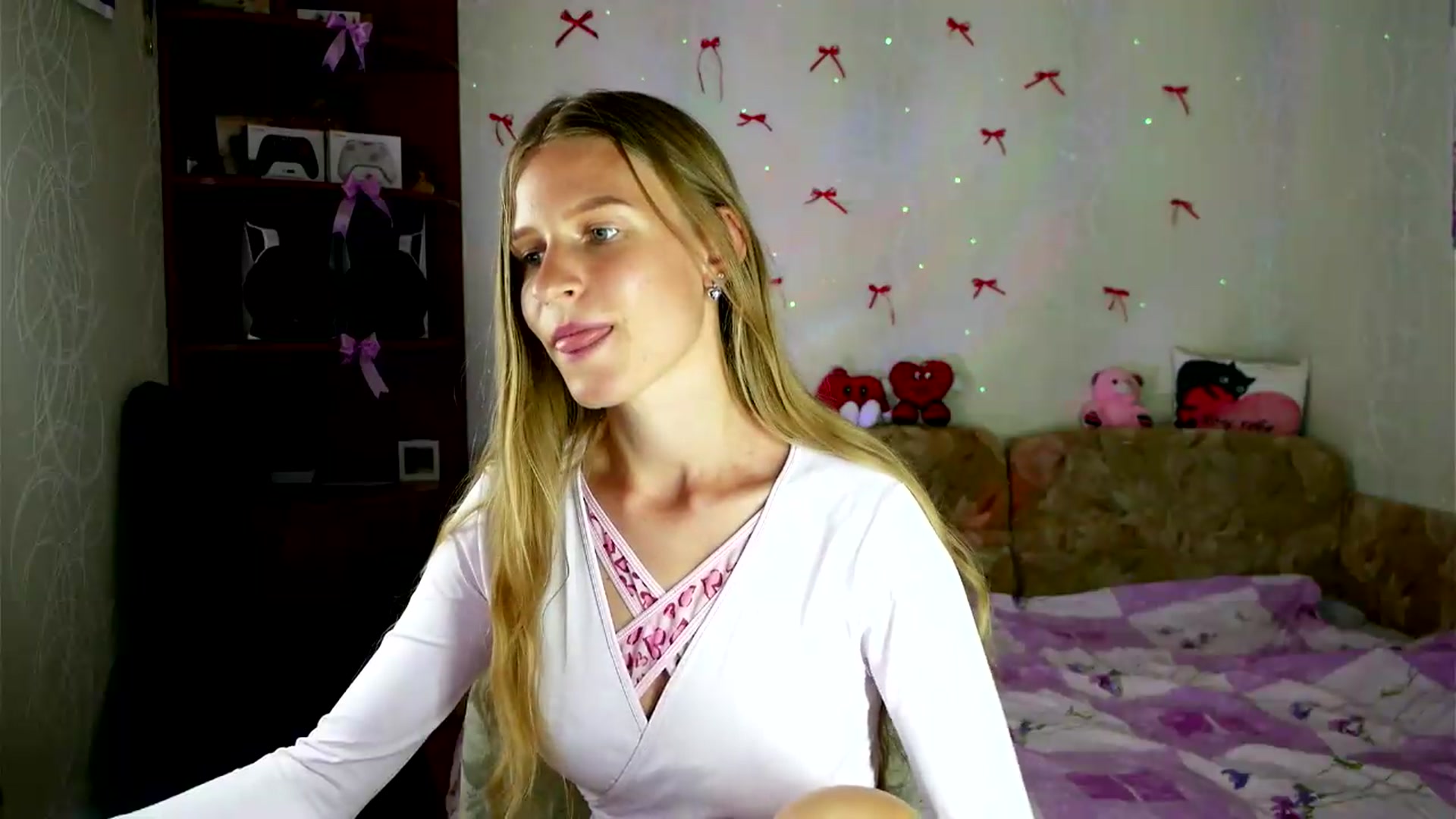 Gallery image thumbnail from Lunaria_a's myfreecams stream on, 09/08/2026, 11:48 image 16 of 20