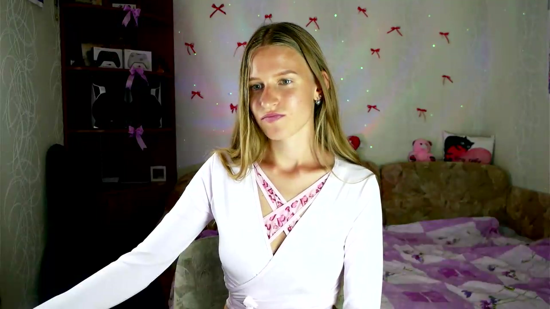 Gallery image thumbnail from Lunaria_a's myfreecams stream on, 09/08/2026, 11:48 image 8 of 20