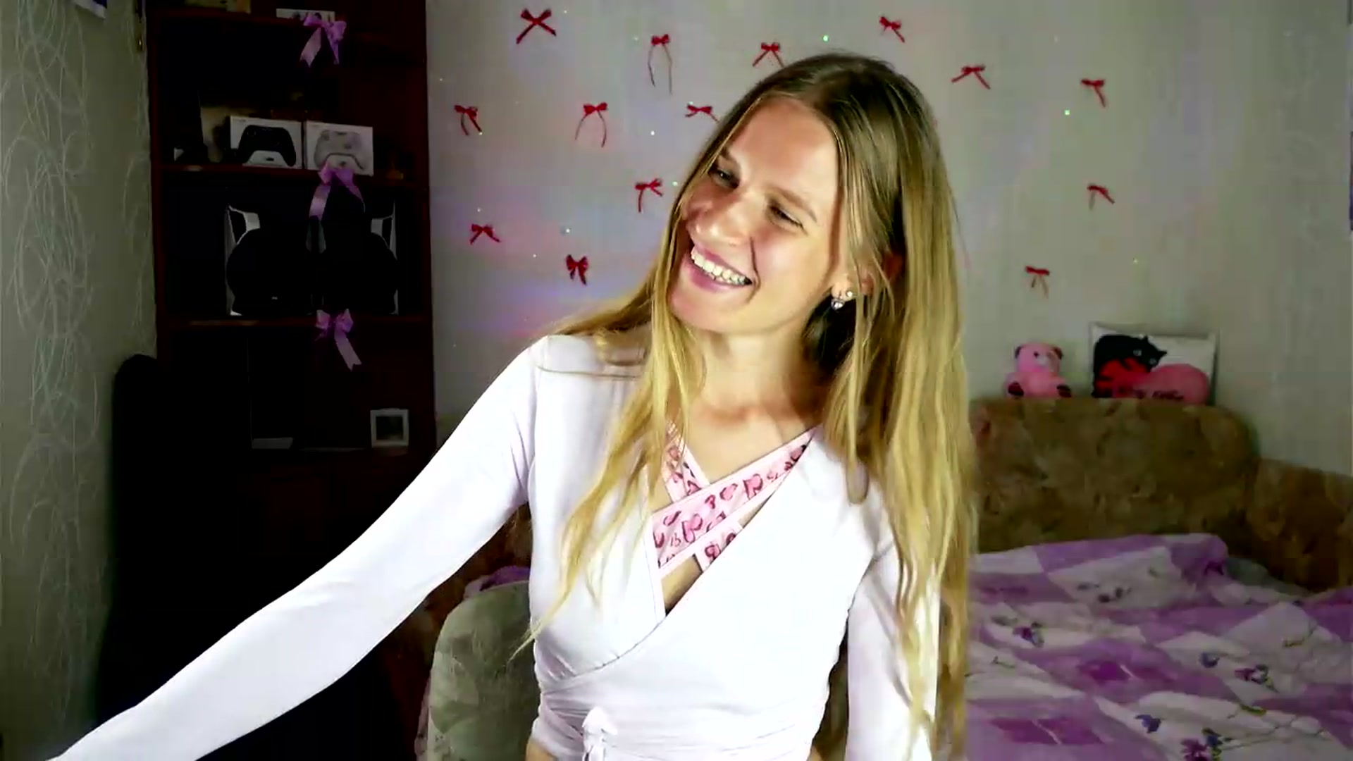 Gallery image thumbnail from Lunaria_a's myfreecams stream on, 09/08/2026, 11:48 image 2 of 20