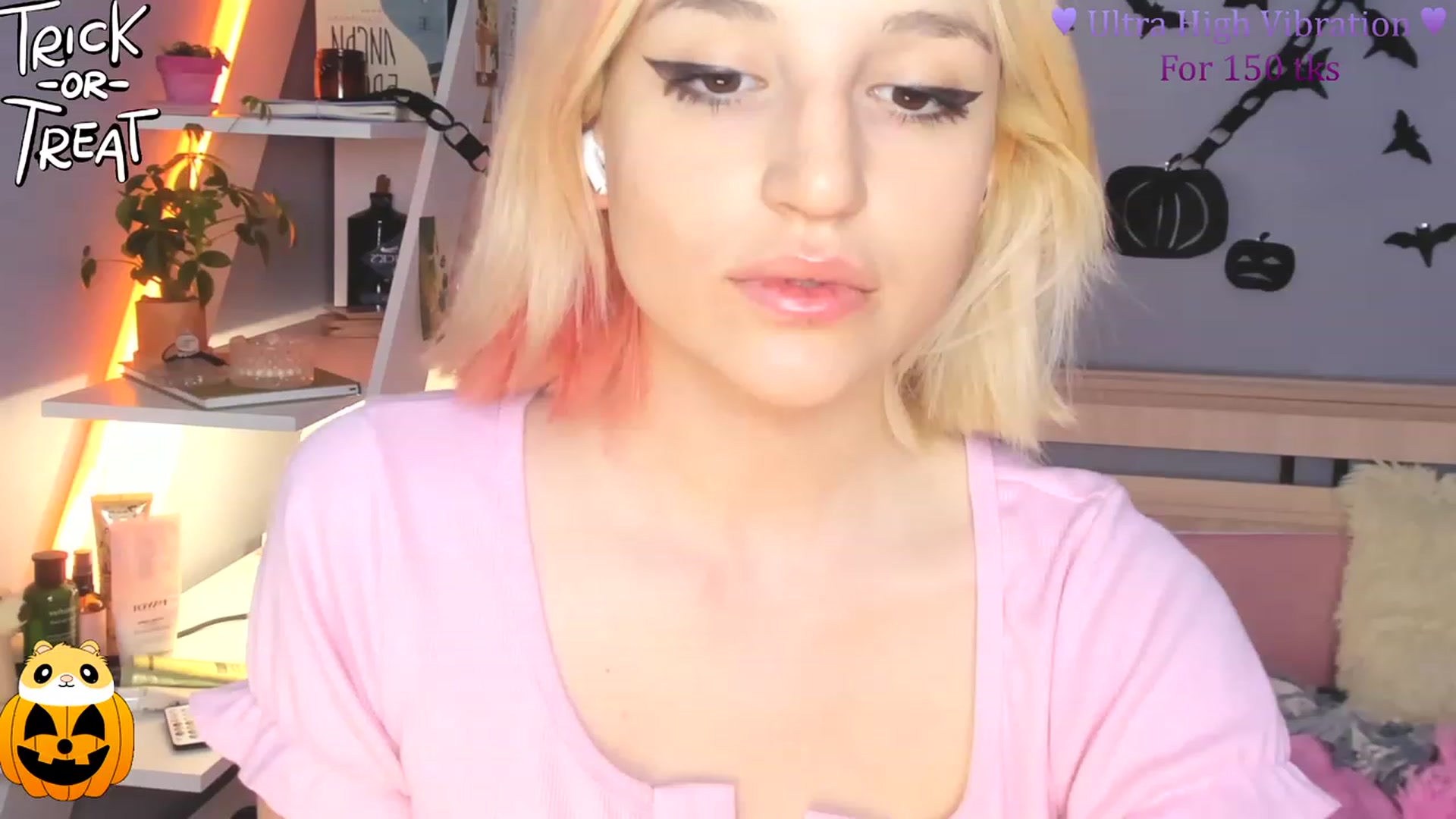 Gallery image thumbnail from Lunatale's myfreecams stream on, 11/01/2023, 14:23 image 14 of 20