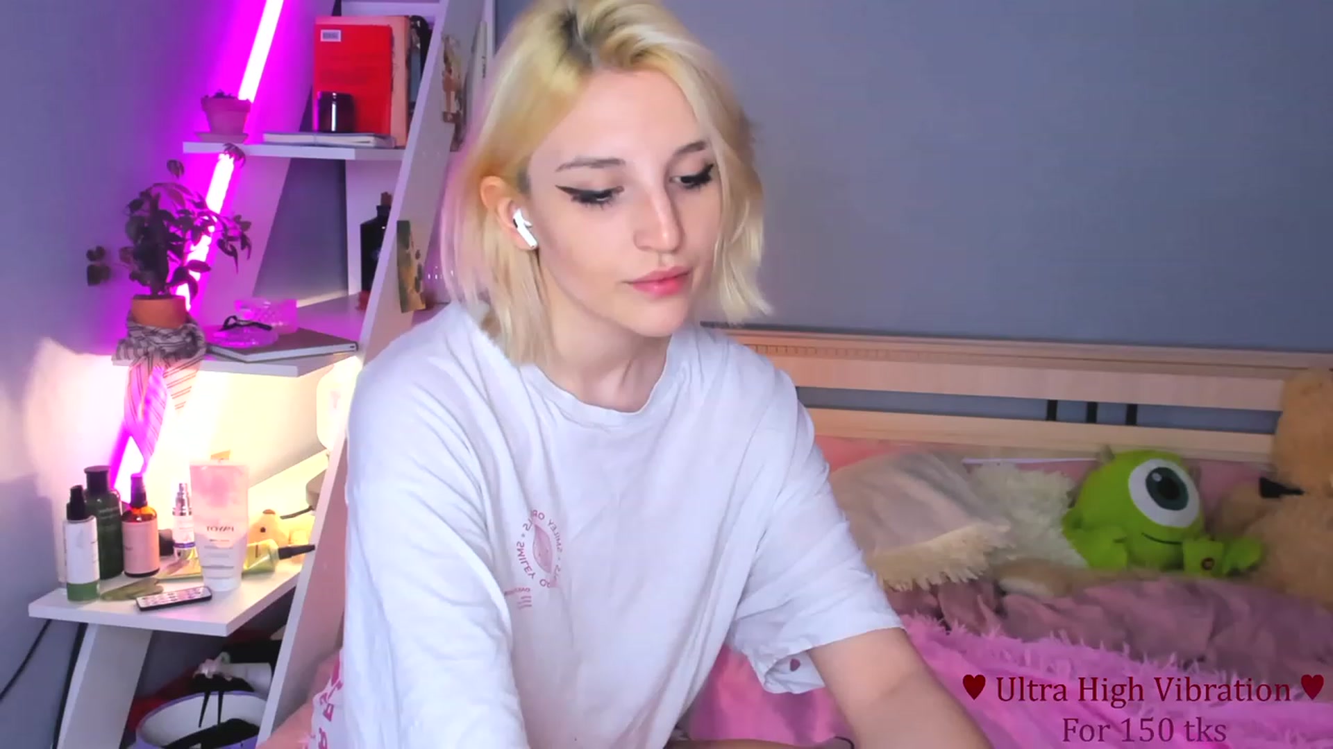 Gallery image thumbnail from Lunatale's myfreecams stream on, 11/11/2023, 17:03 image 4 of 20