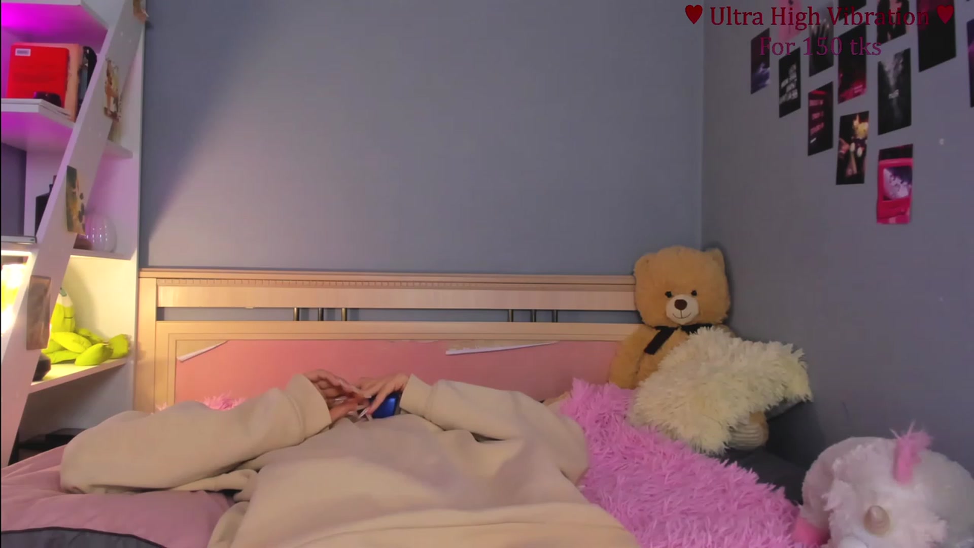 Gallery image thumbnail from Lunatale's myfreecams stream on, 11/17/2023, 15:15 image 12 of 20