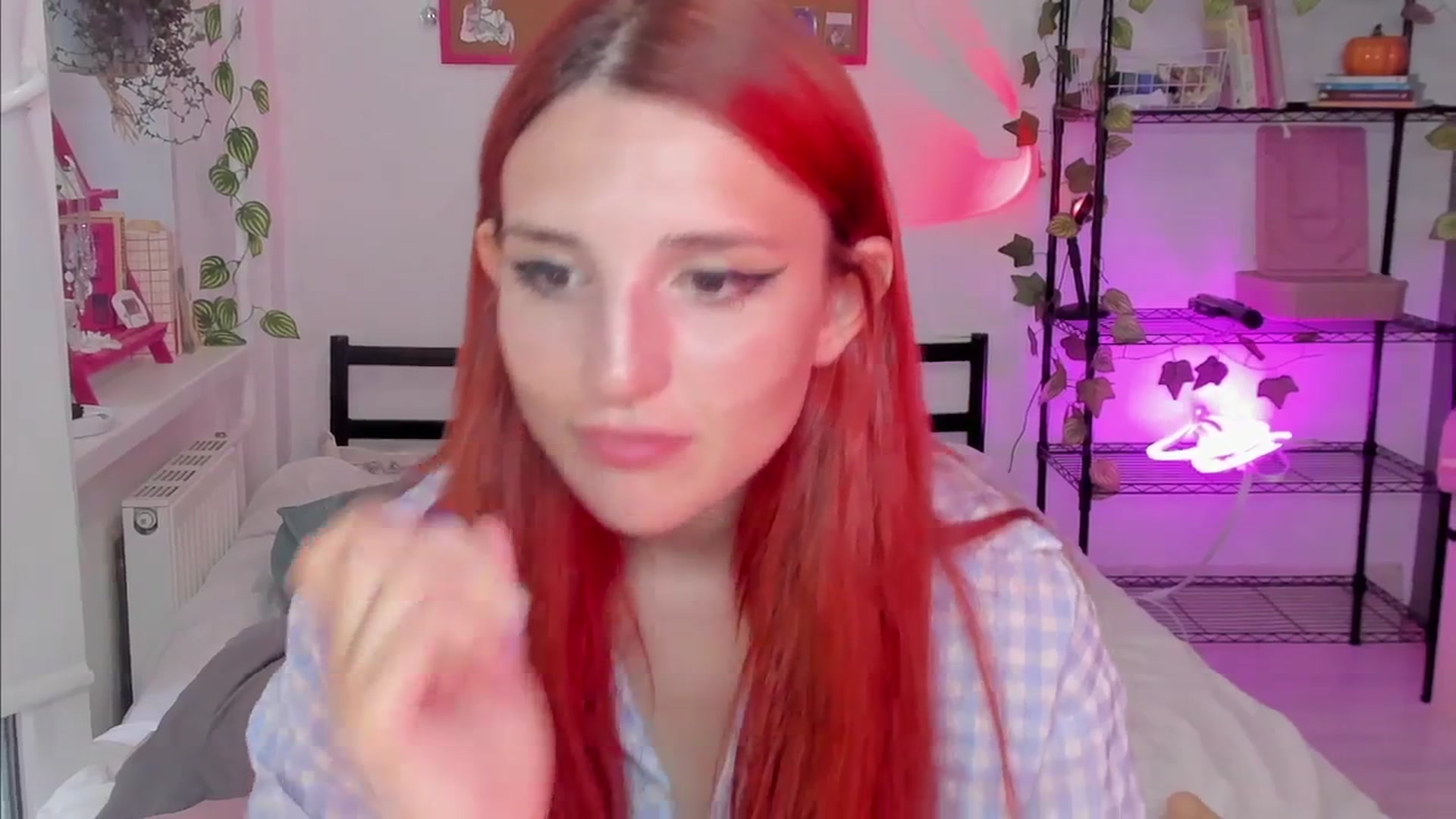 Gallery image thumbnail from Lunatale's myfreecams stream on, 06/28/2025, 14:13 image 16 of 20