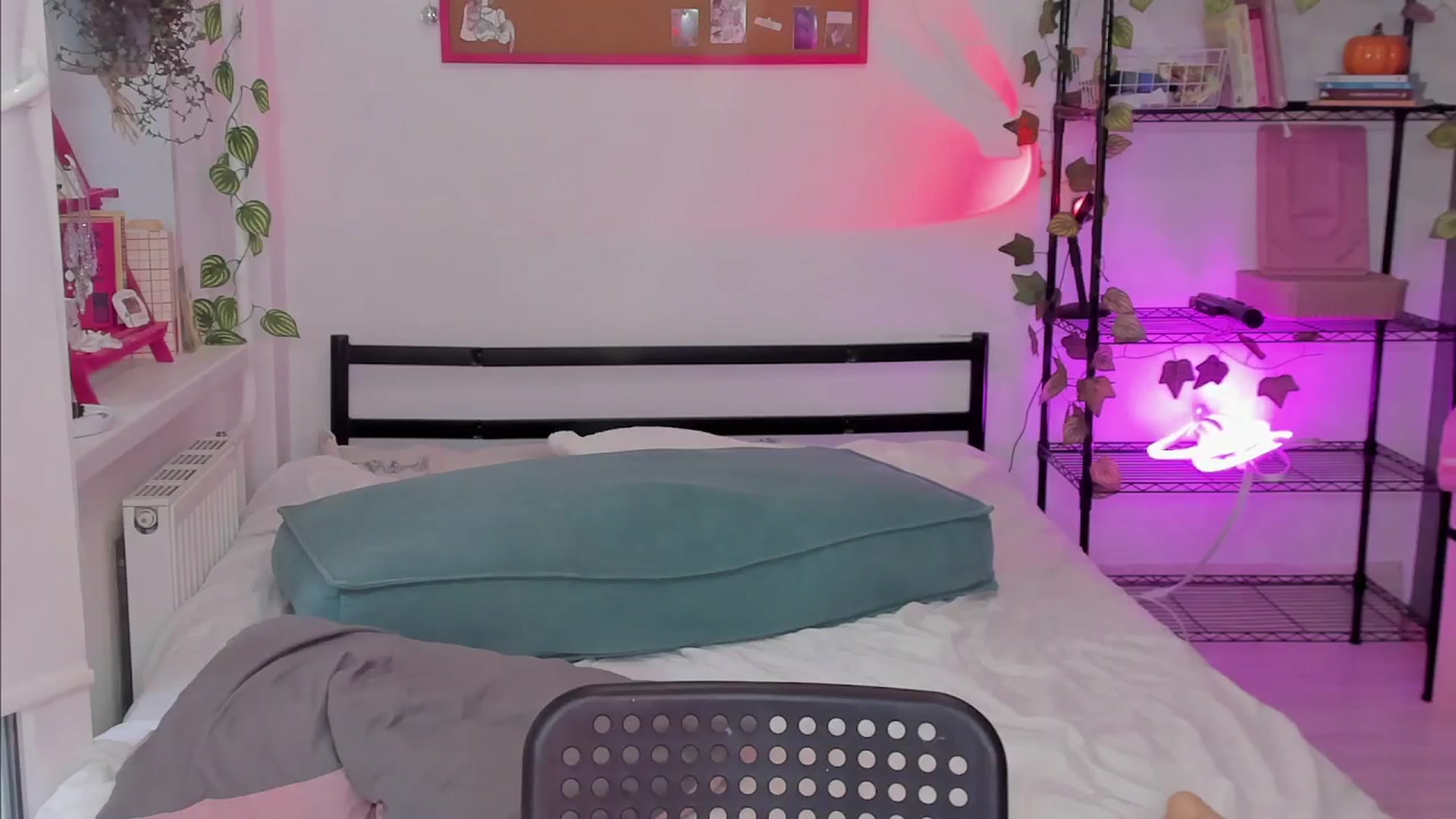 Gallery image thumbnail from Lunatale's myfreecams stream on, 06/28/2025, 14:13 image 15 of 20