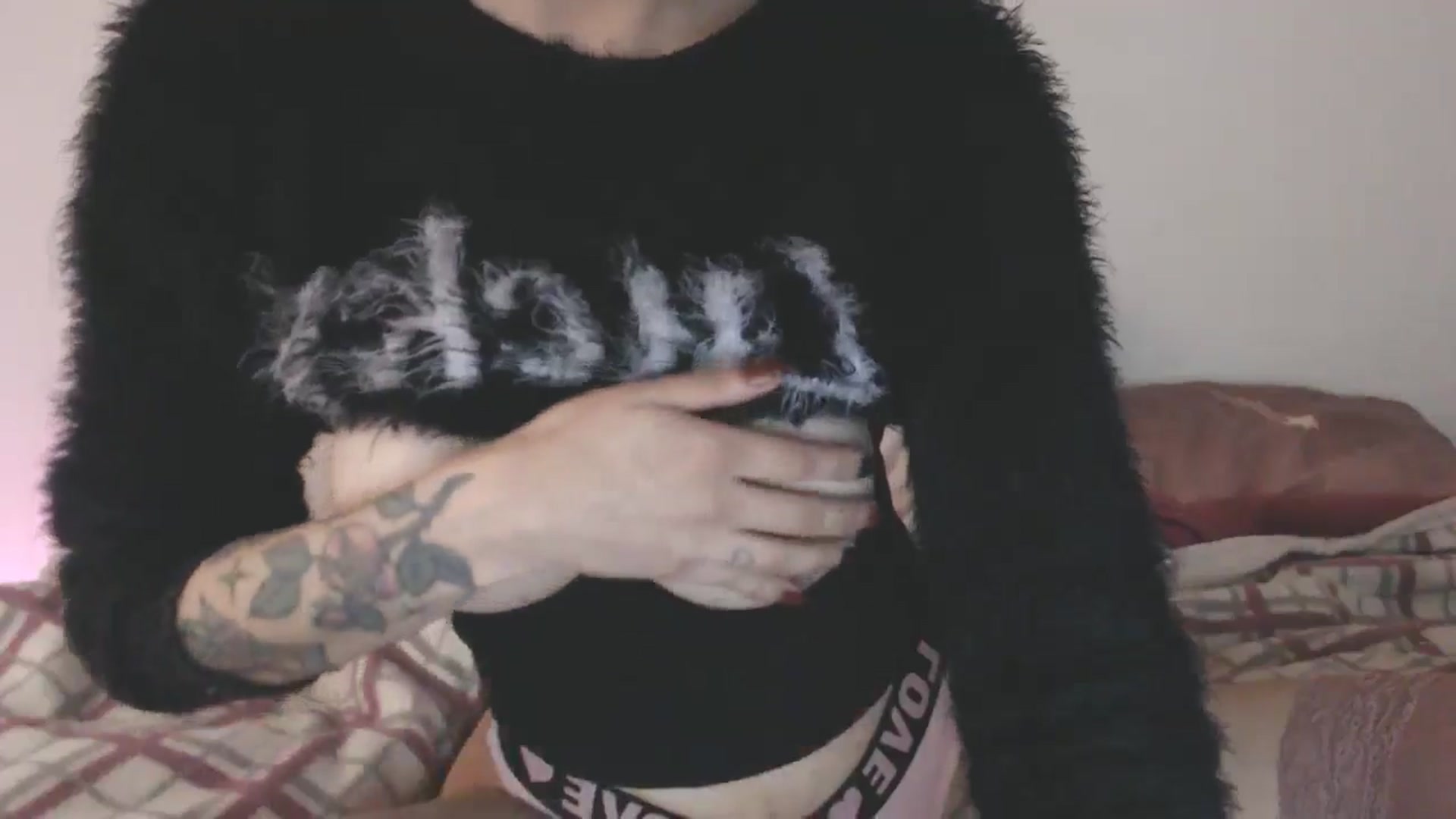 Gallery image thumbnail from Lunavampire's myfreecams stream on, 08/30/2025, 13:49 image 6 of 20